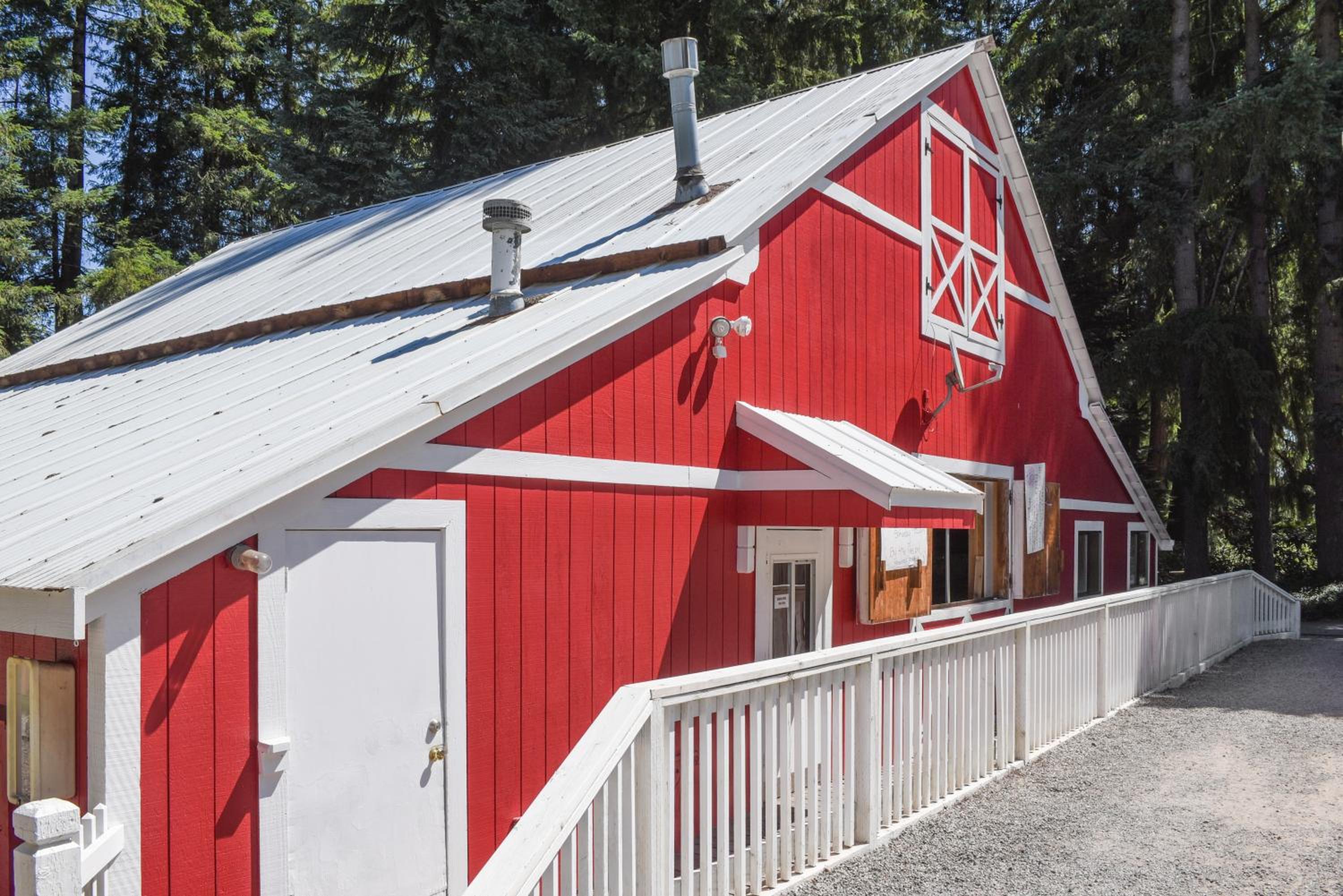 Thunderbird Studio Cabin 4