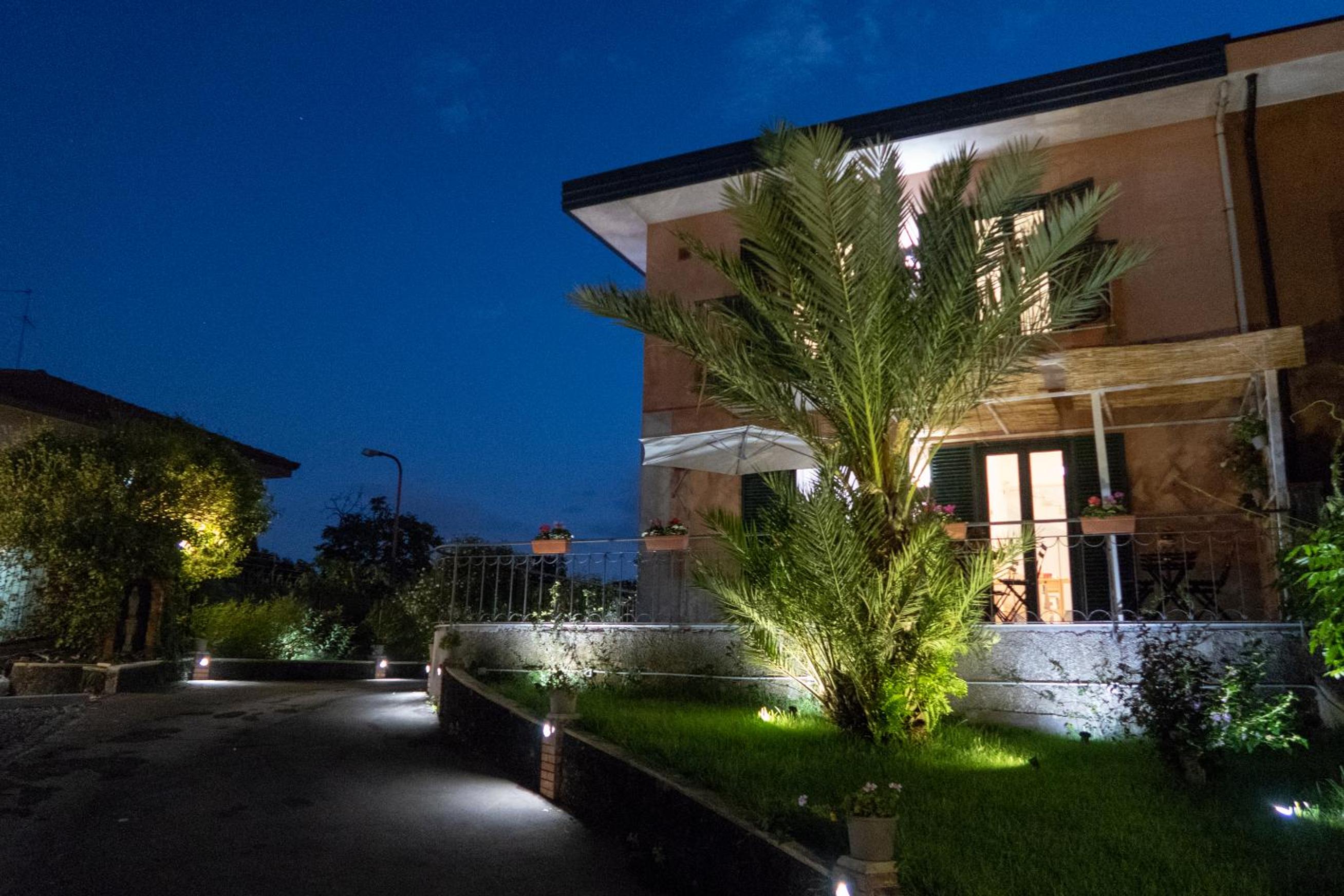 Hotel UP&B Rooms Catania - Image 1