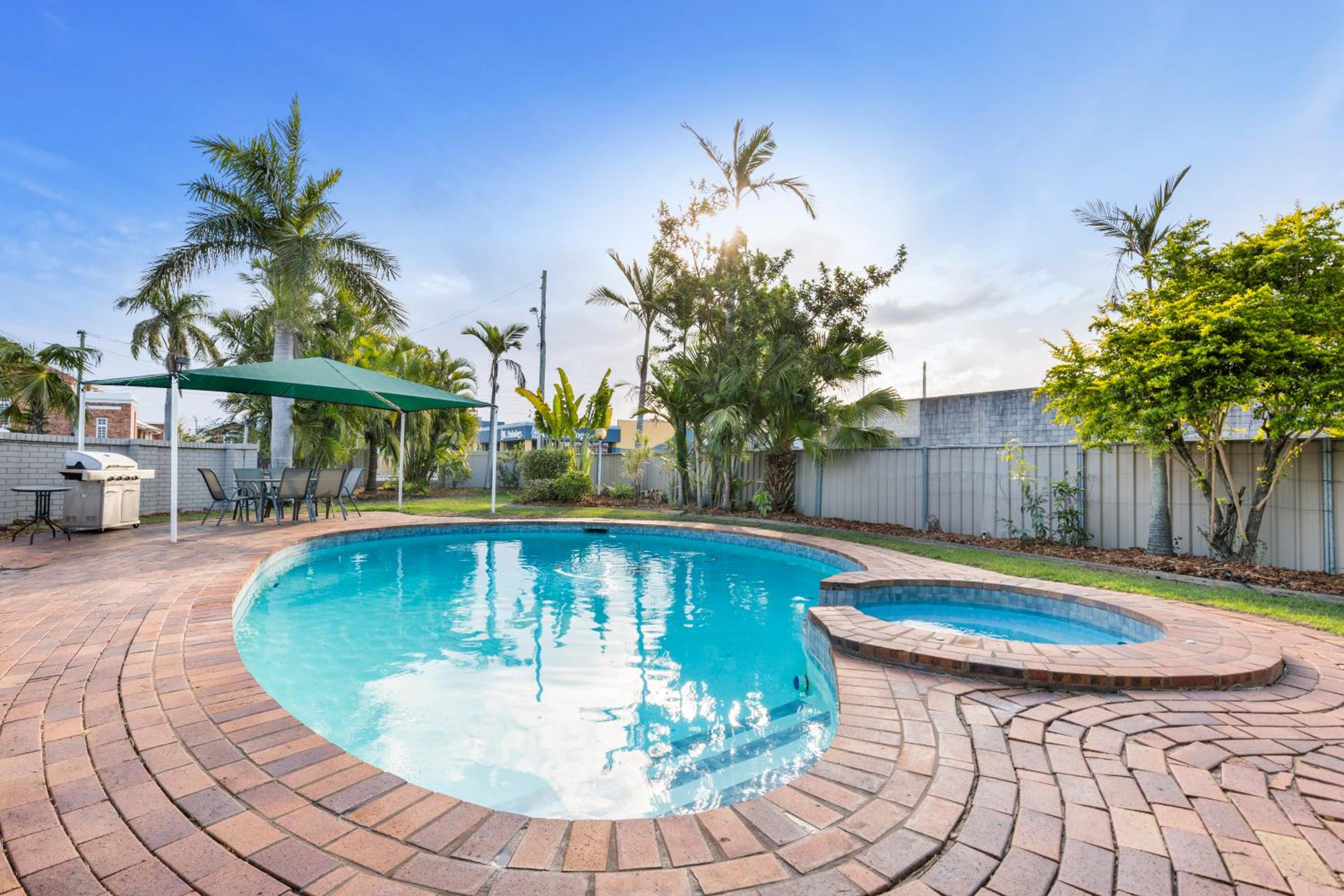 Rockhampton Riverside Central Hotel Official