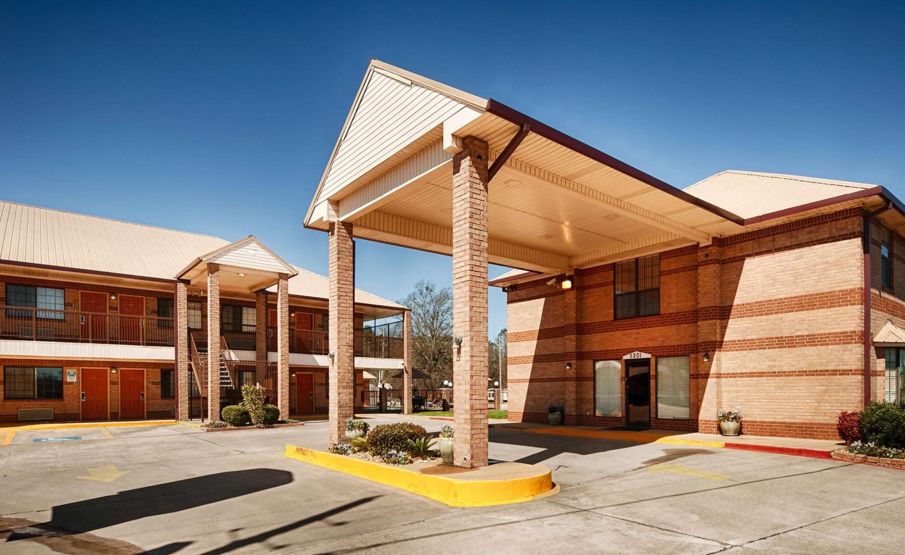 Marshall Vacations - Best Western Executive Inn - Property Image 9