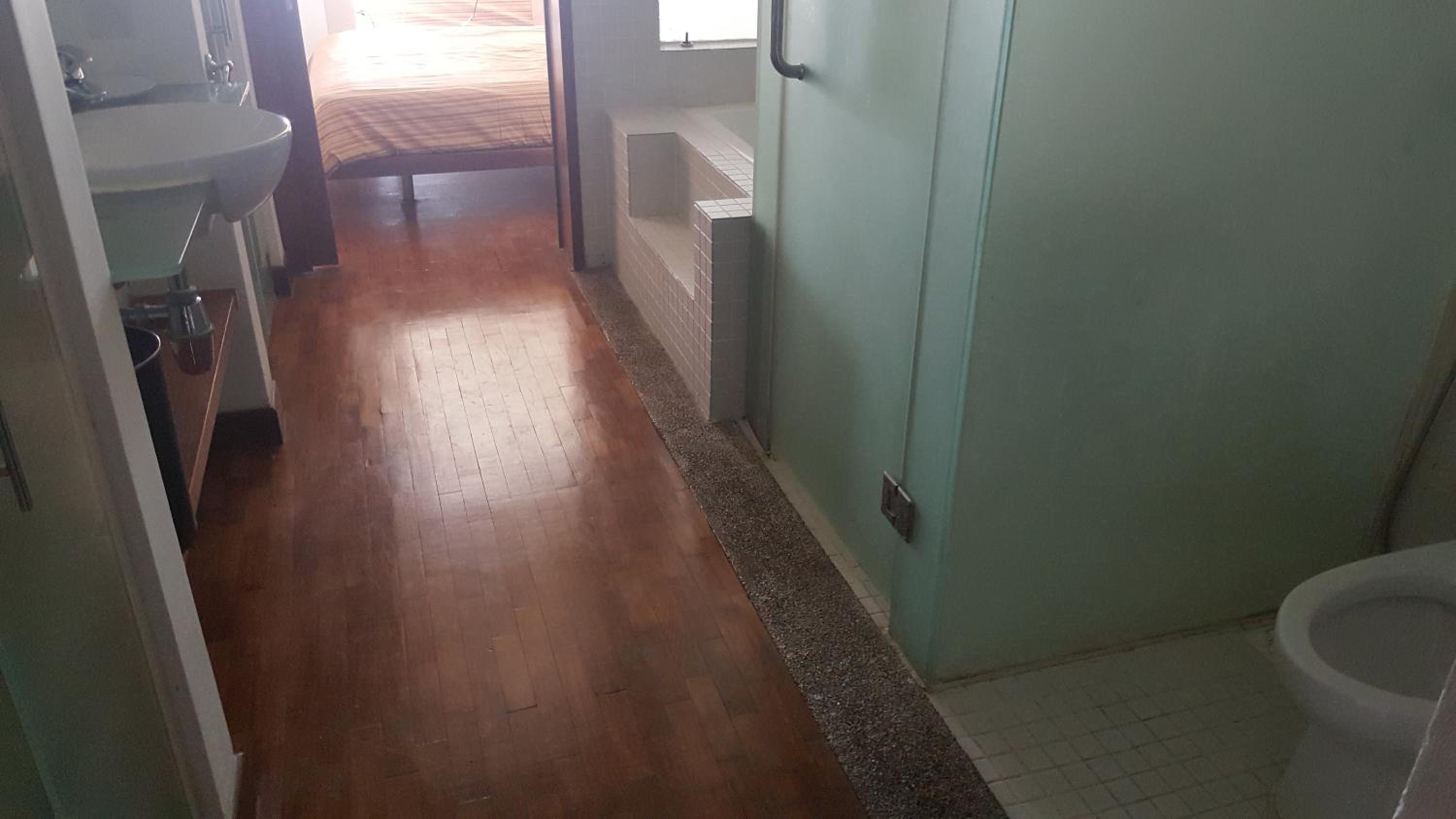 PENINSULA SEMANTAN SUITEs