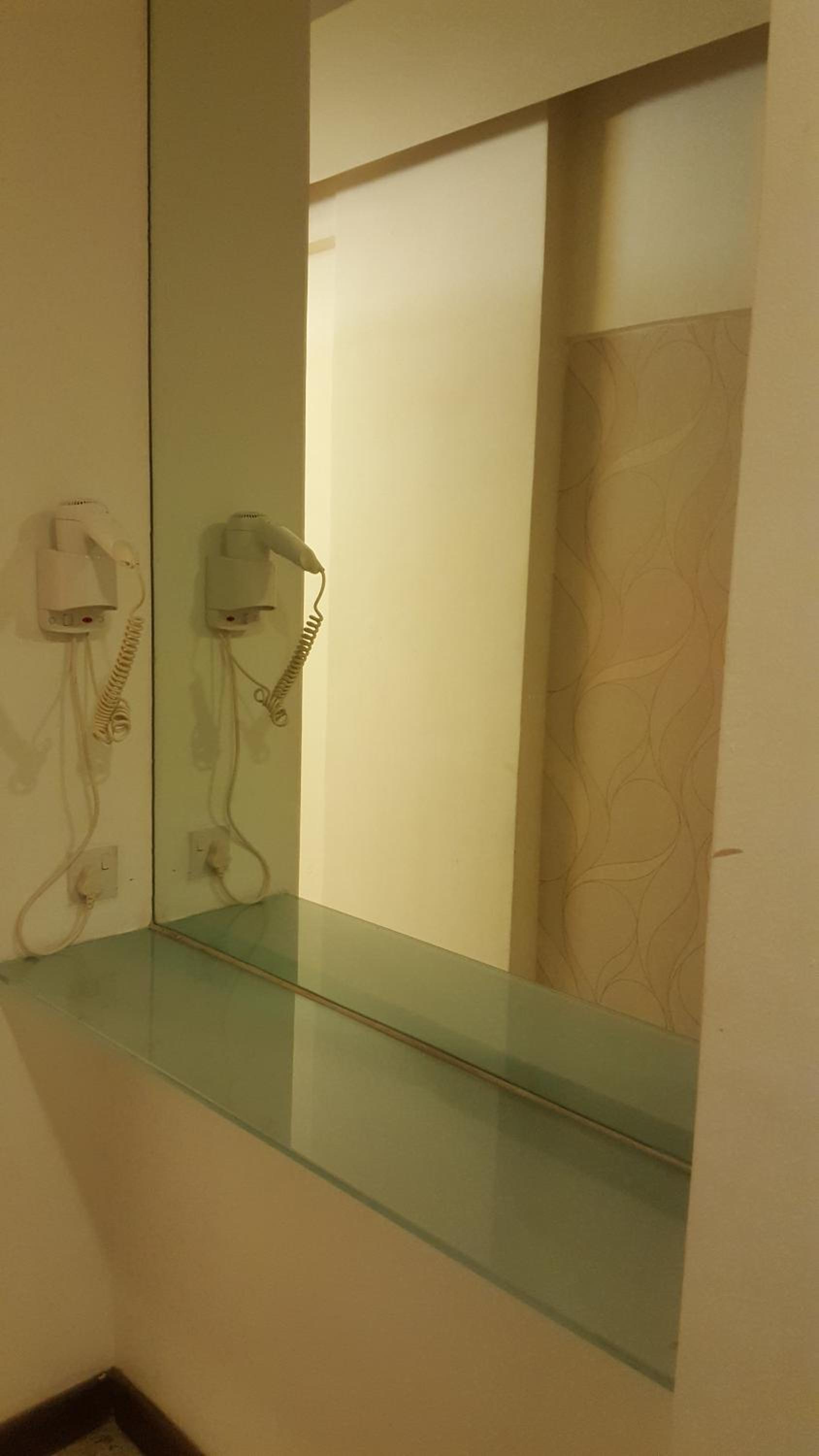 PENINSULA SEMANTAN SUITEs