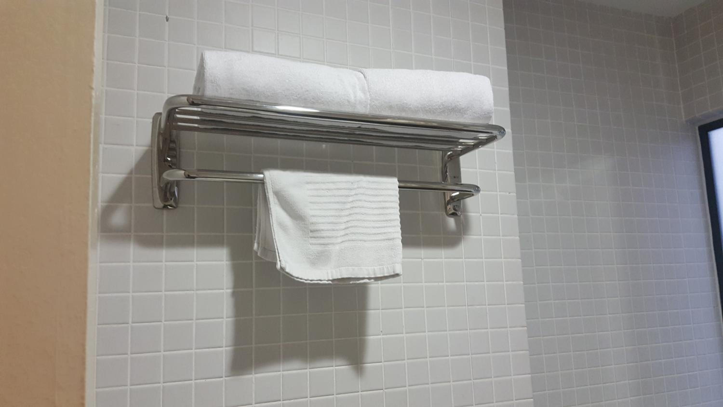 PENINSULA SEMANTAN SUITEs