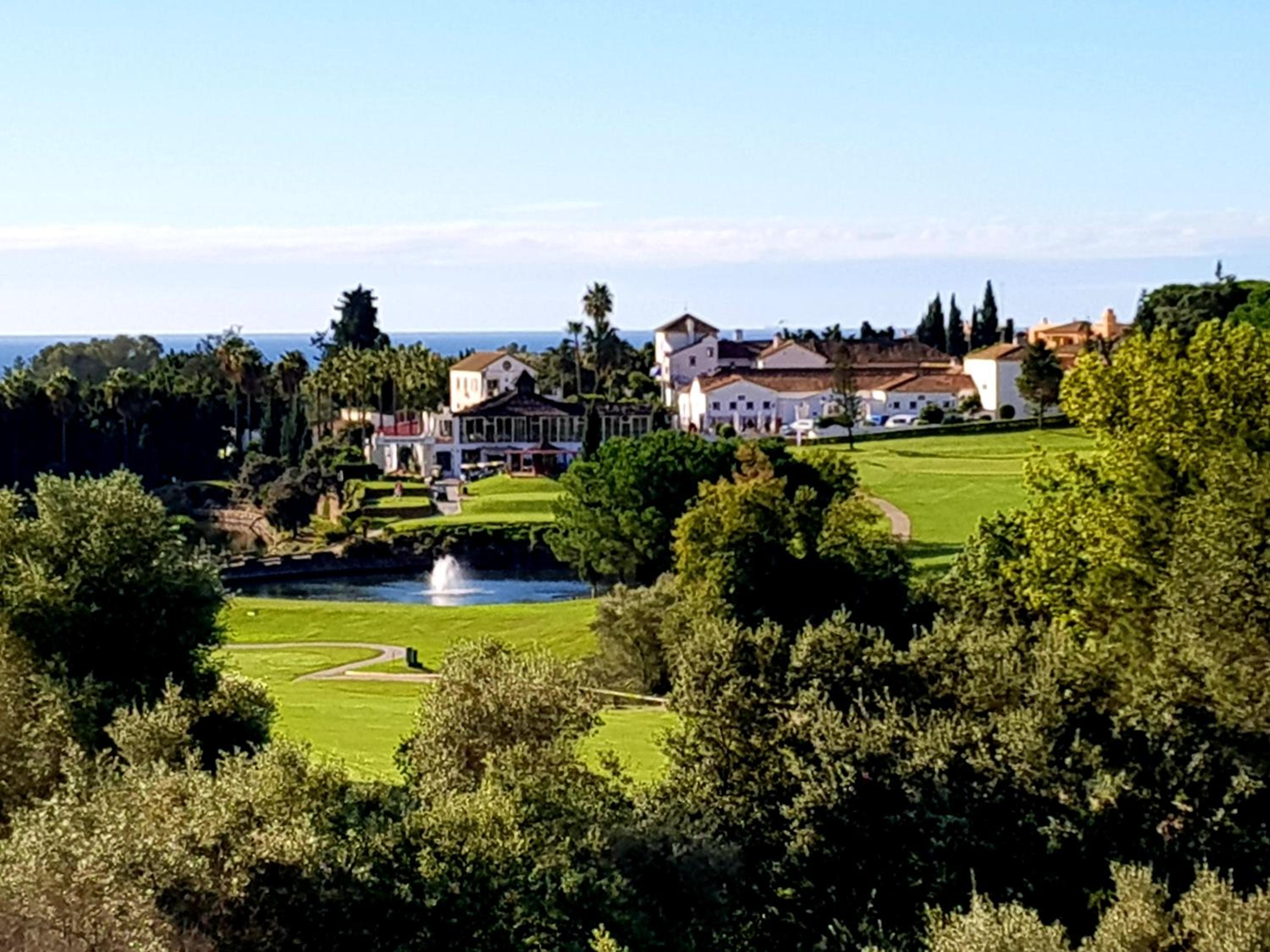 Ample Luxury Apart Fancy Marbella Golf & Padel - Image 2