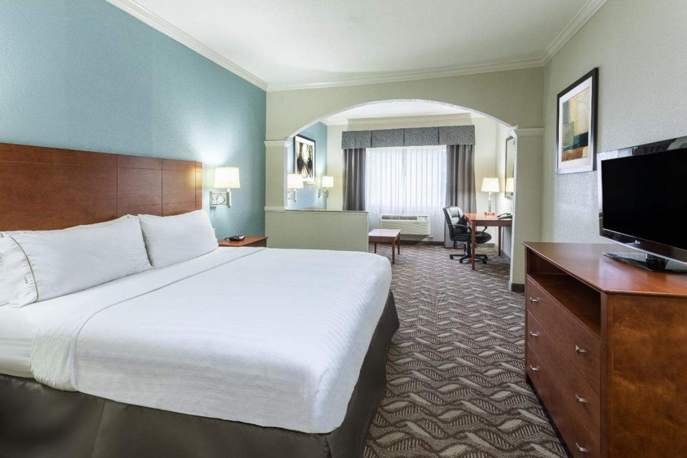 Lake Charles Vacations - Holiday Inn Express Hotel and Suites Lake Charles, an IHG Hotel - Property Image 3