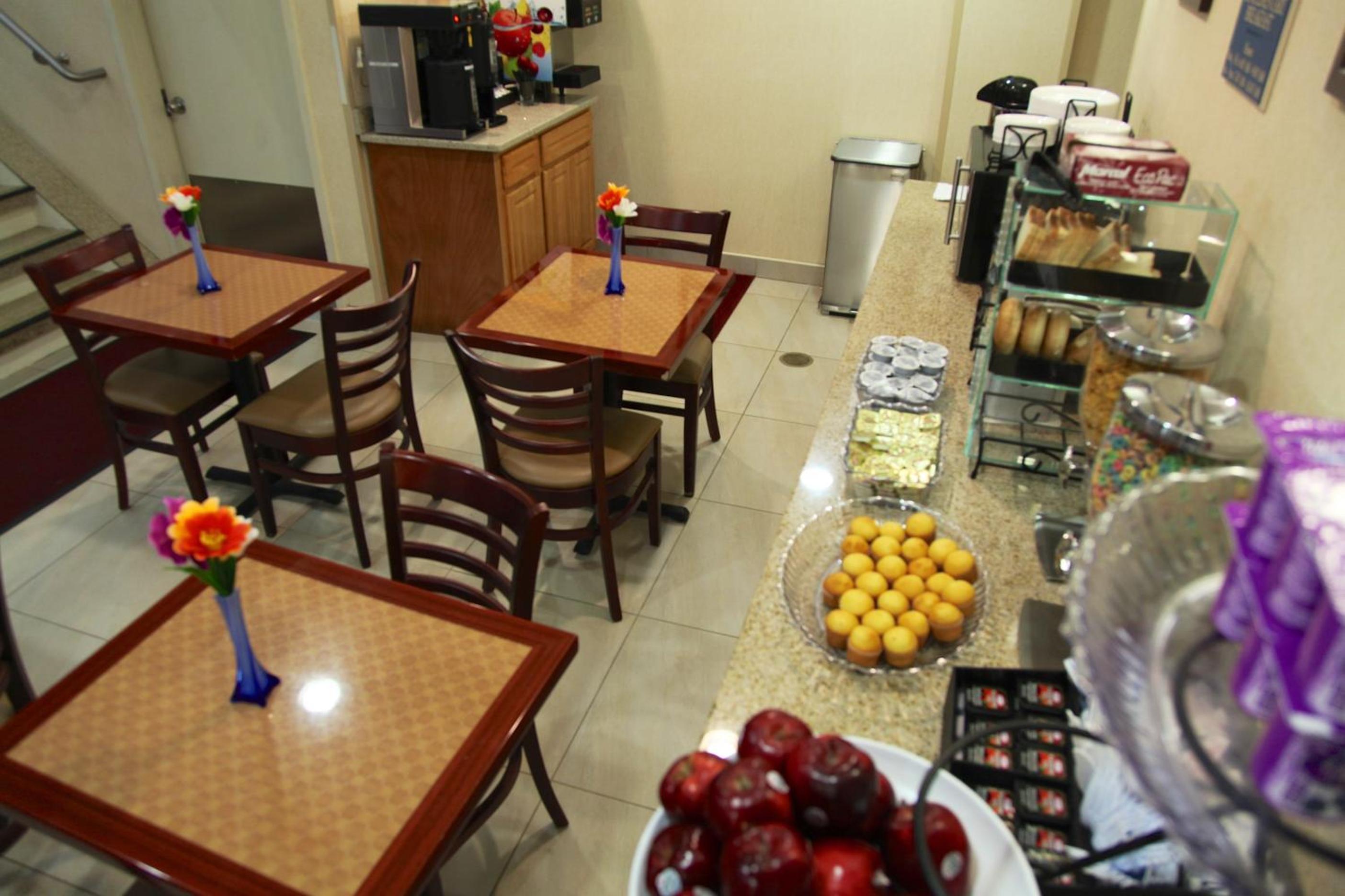 Corona Hotel New York - LaGuardia Airport - Property Image 1