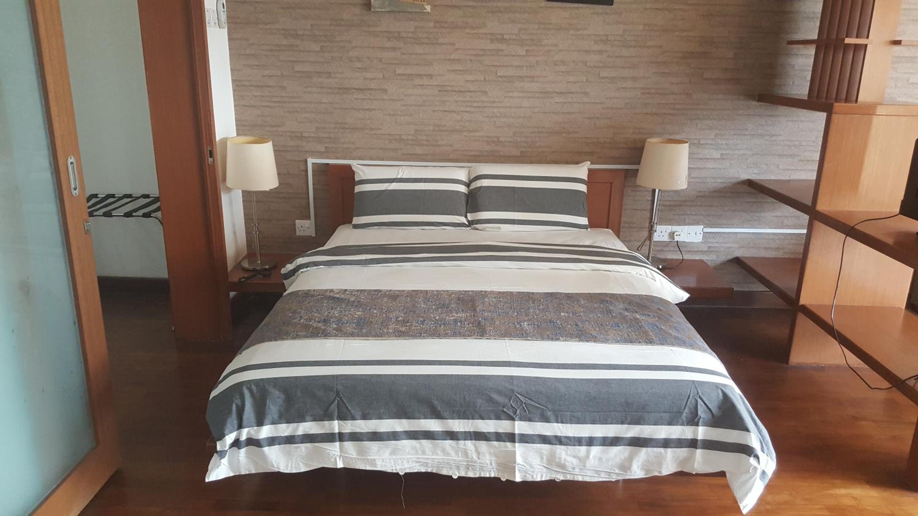 PENINSULA SEMANTAN SUITEs