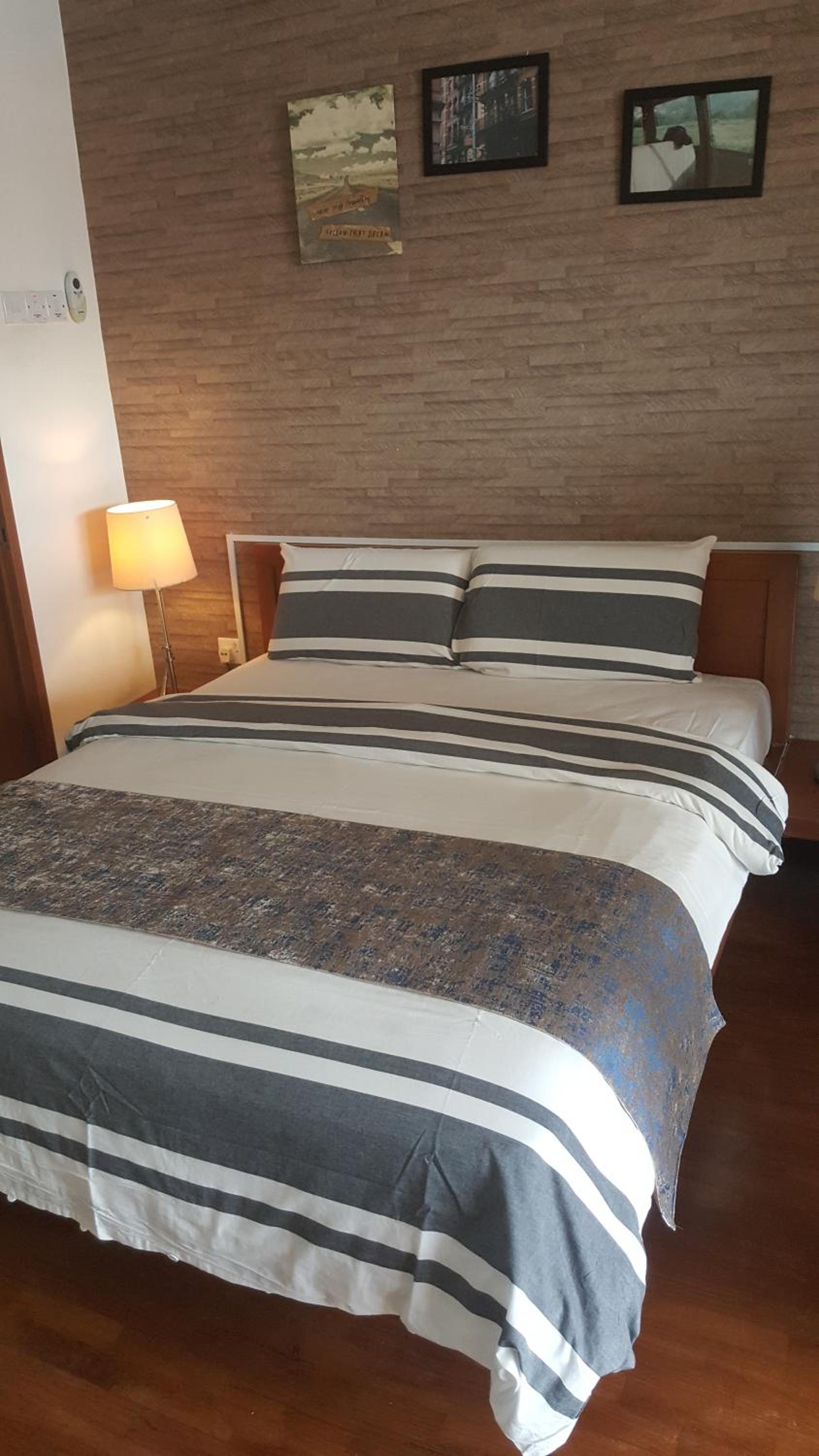 PENINSULA SEMANTAN SUITEs