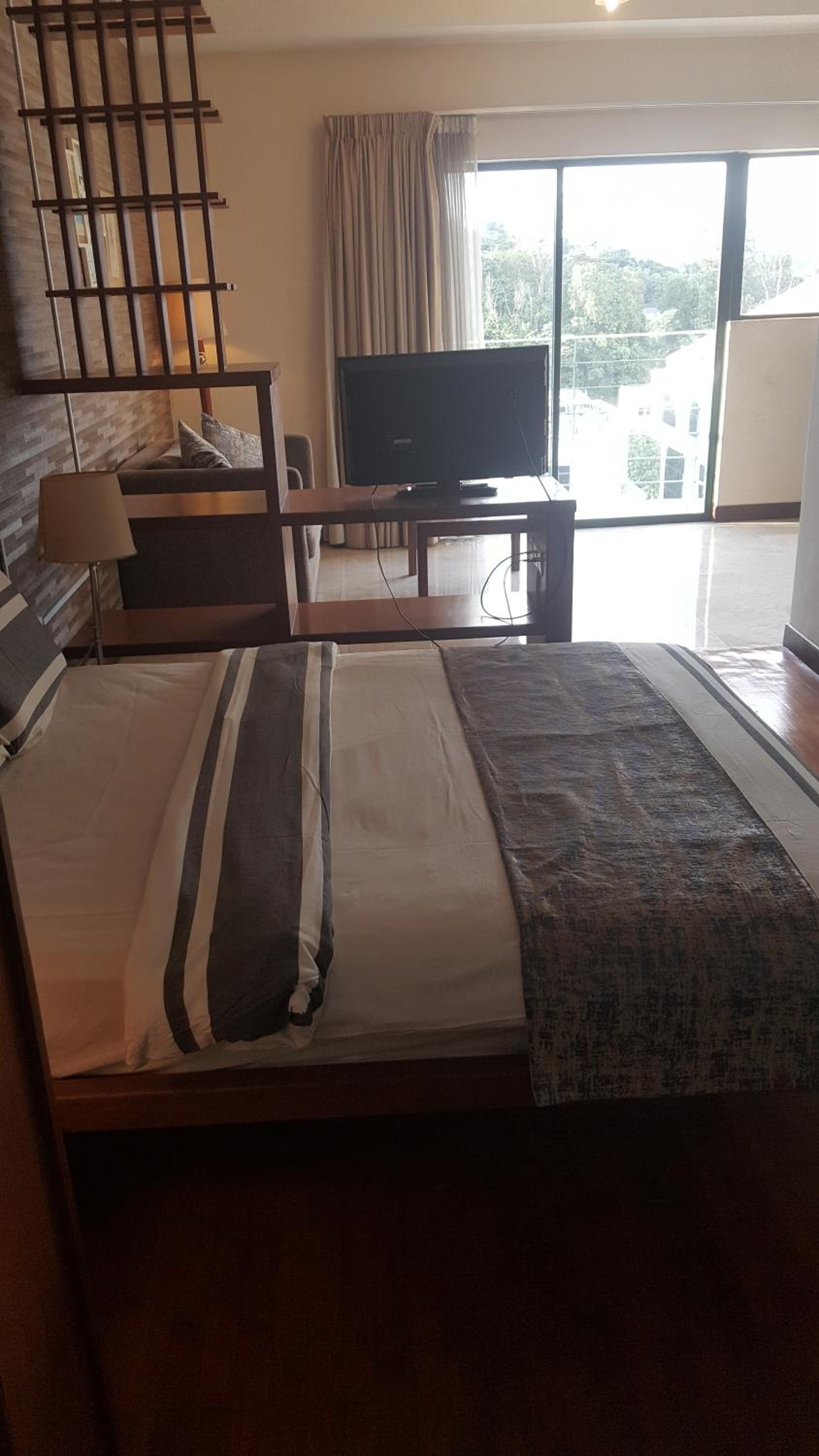 PENINSULA SEMANTAN SUITEs
