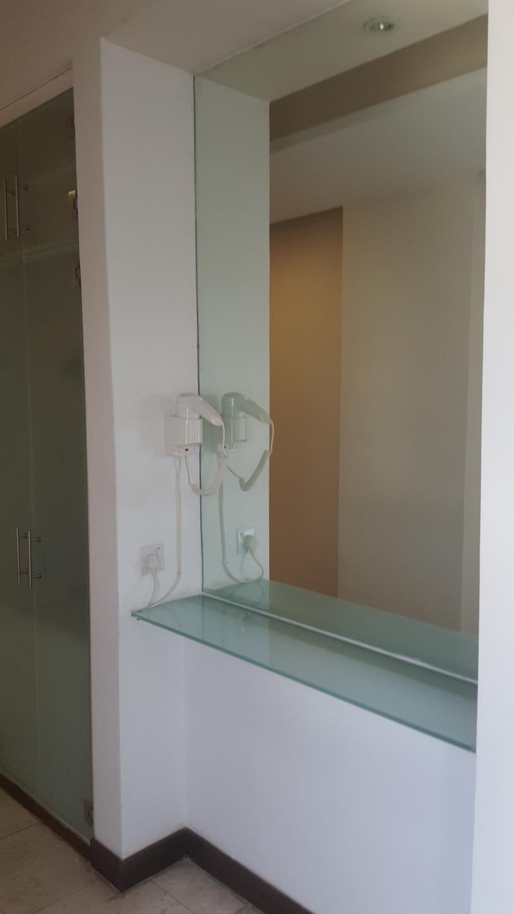 PENINSULA SEMANTAN SUITEs