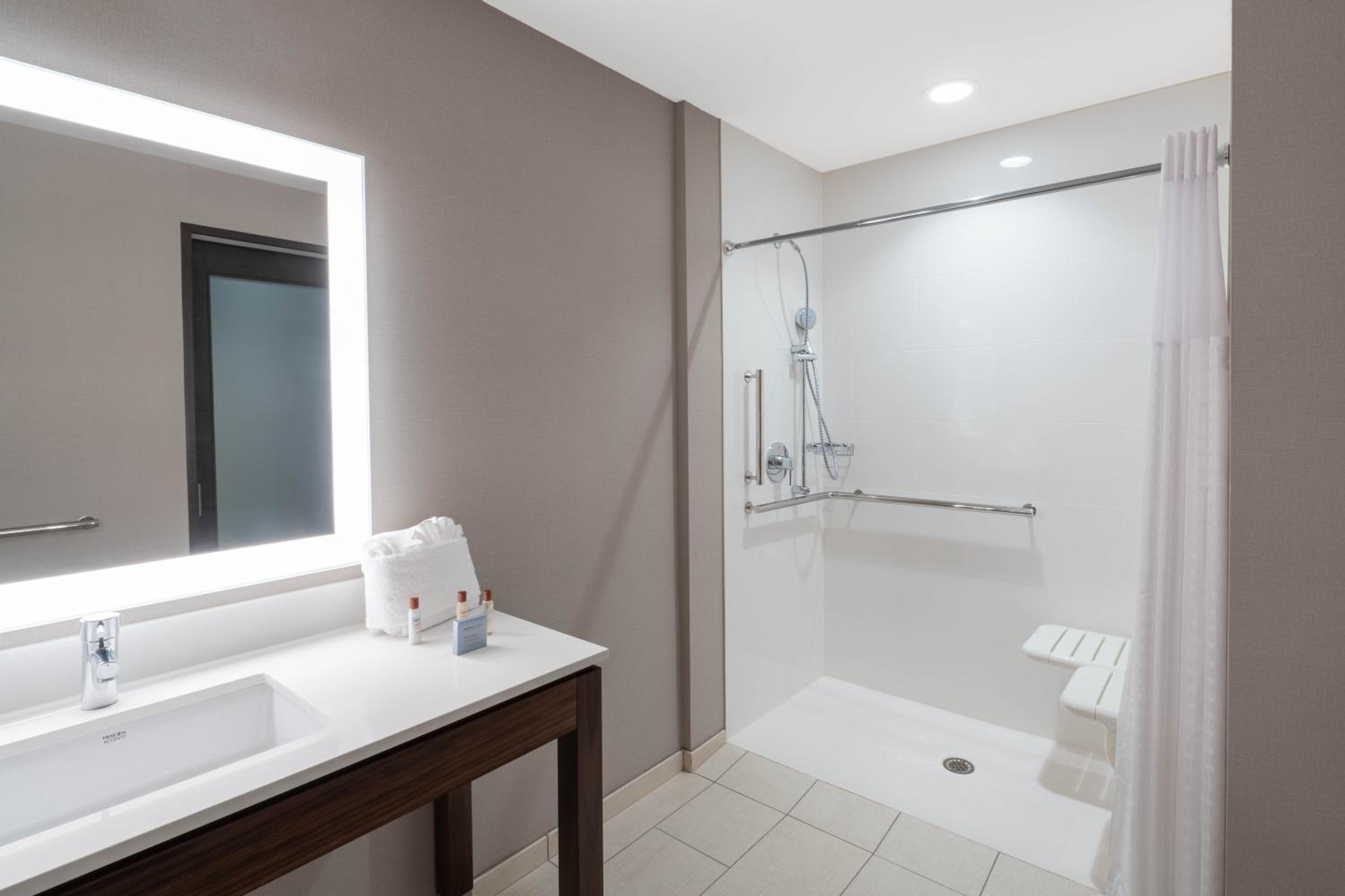 Hampton Inn by Hilton Nashville Airport Century Place - Property Image 11