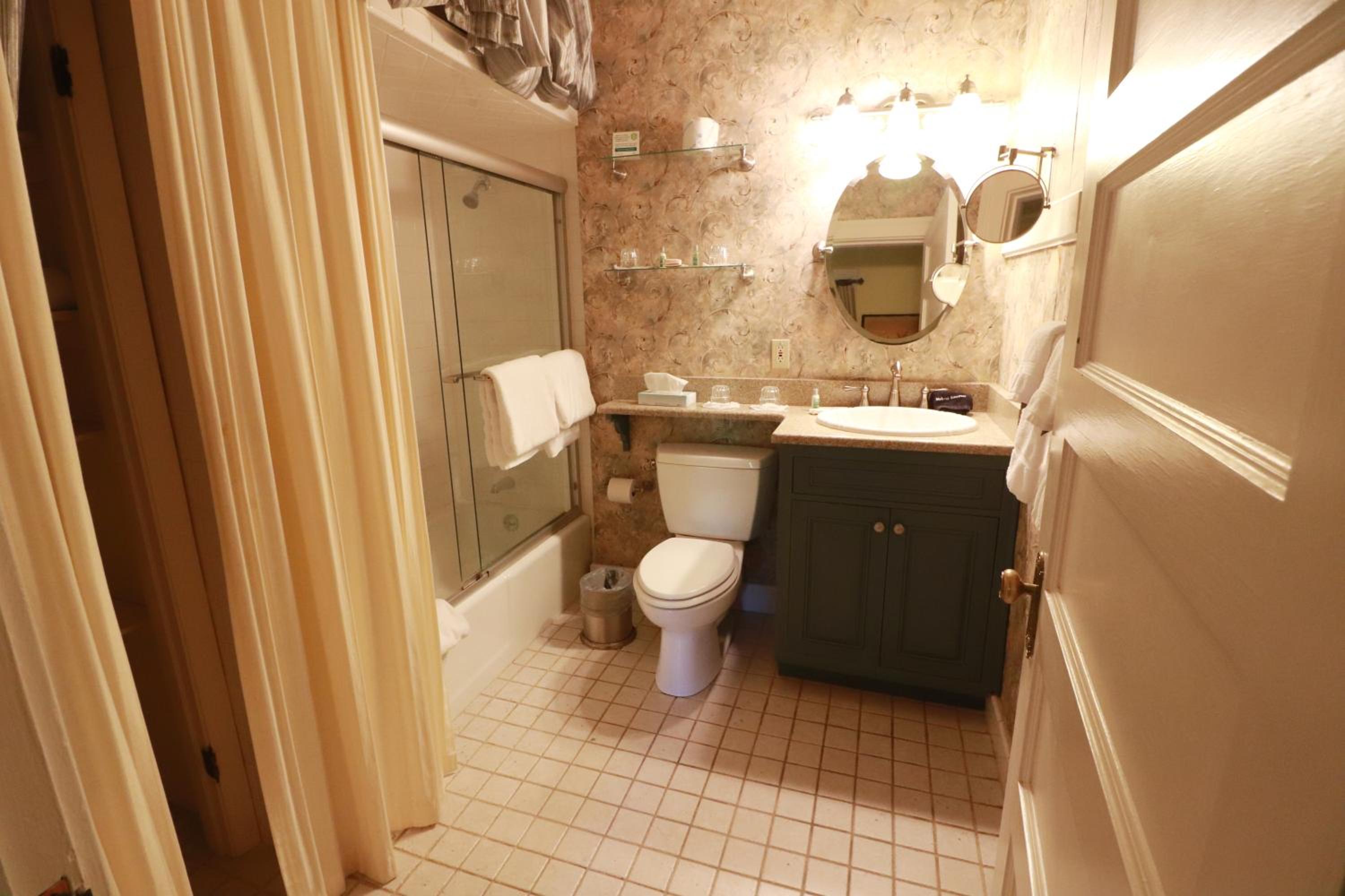 Inn at 835 Boutique Hotel
