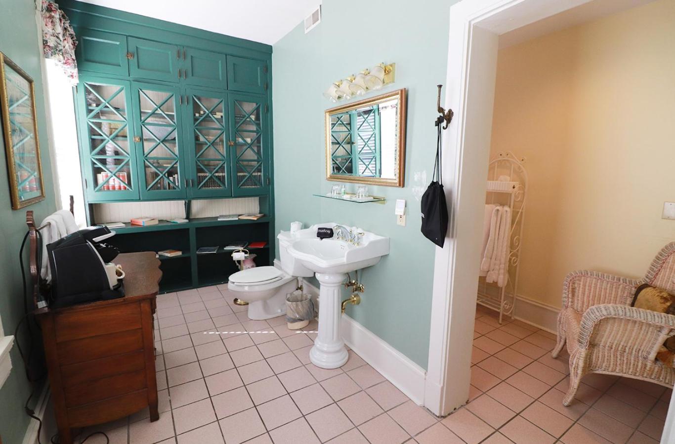 Inn at 835 Boutique Hotel