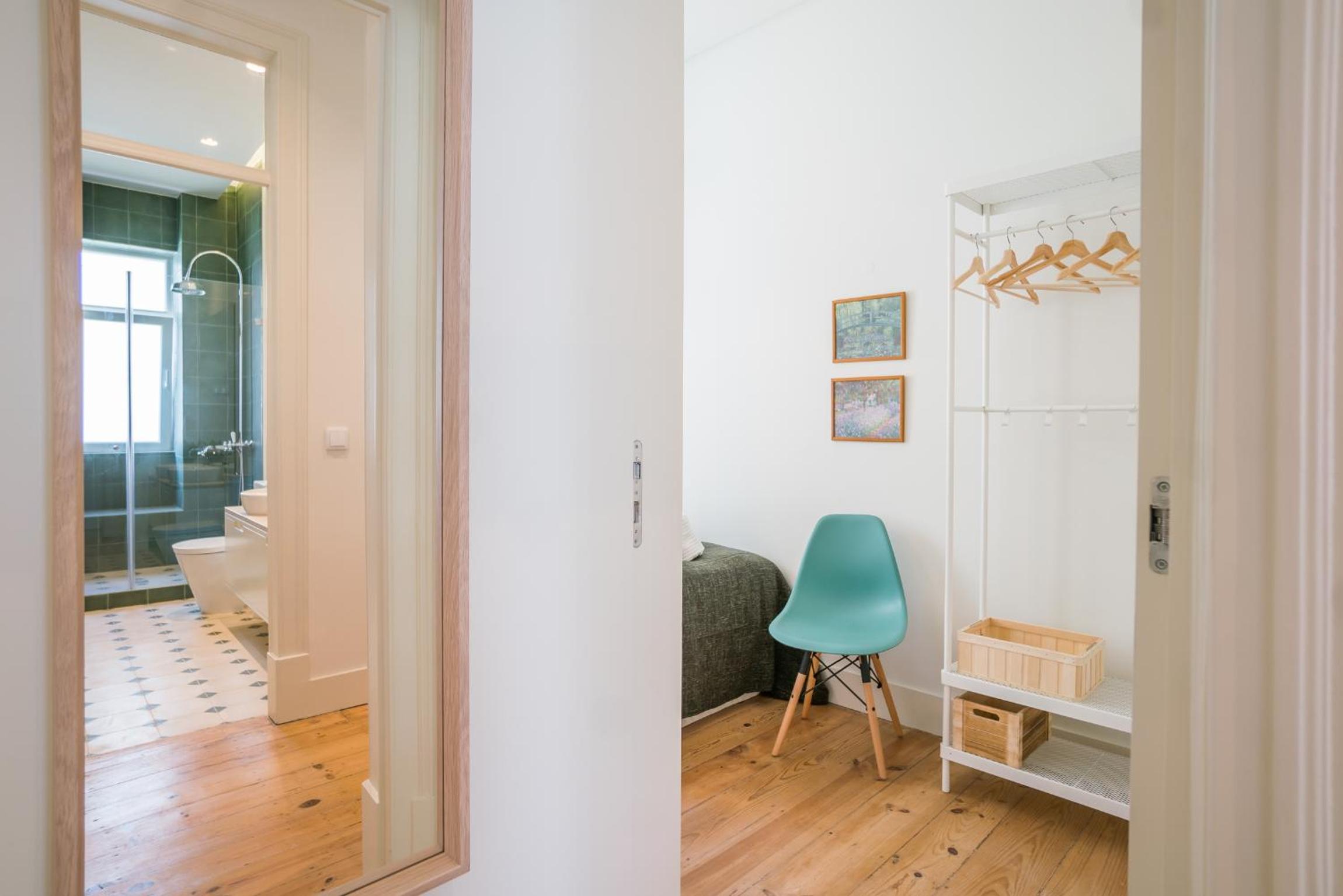 Stylish Apartment near Av. Liberdade view 5