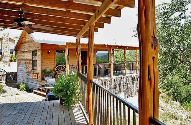 Hotel Hideout on the Horseshoe - Image 1