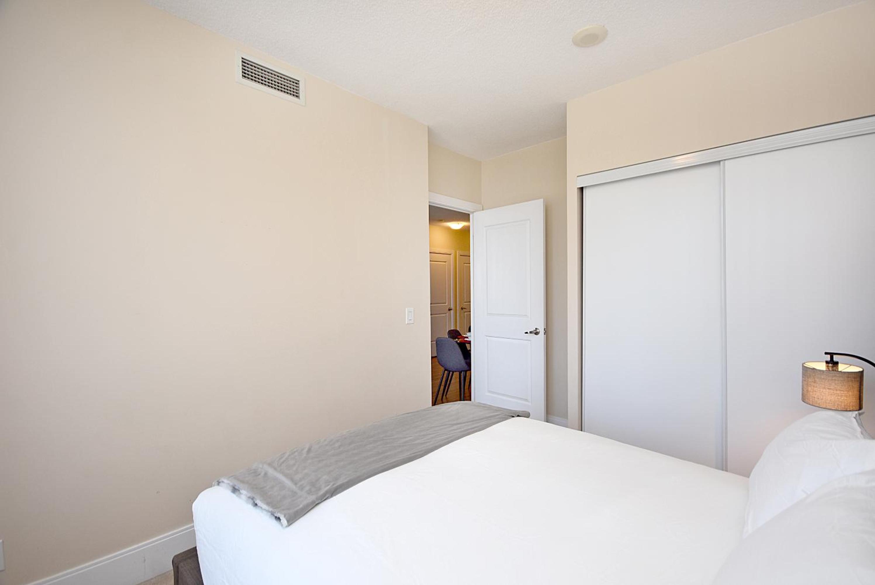 Royal Stays Furnished Apartments - Square One