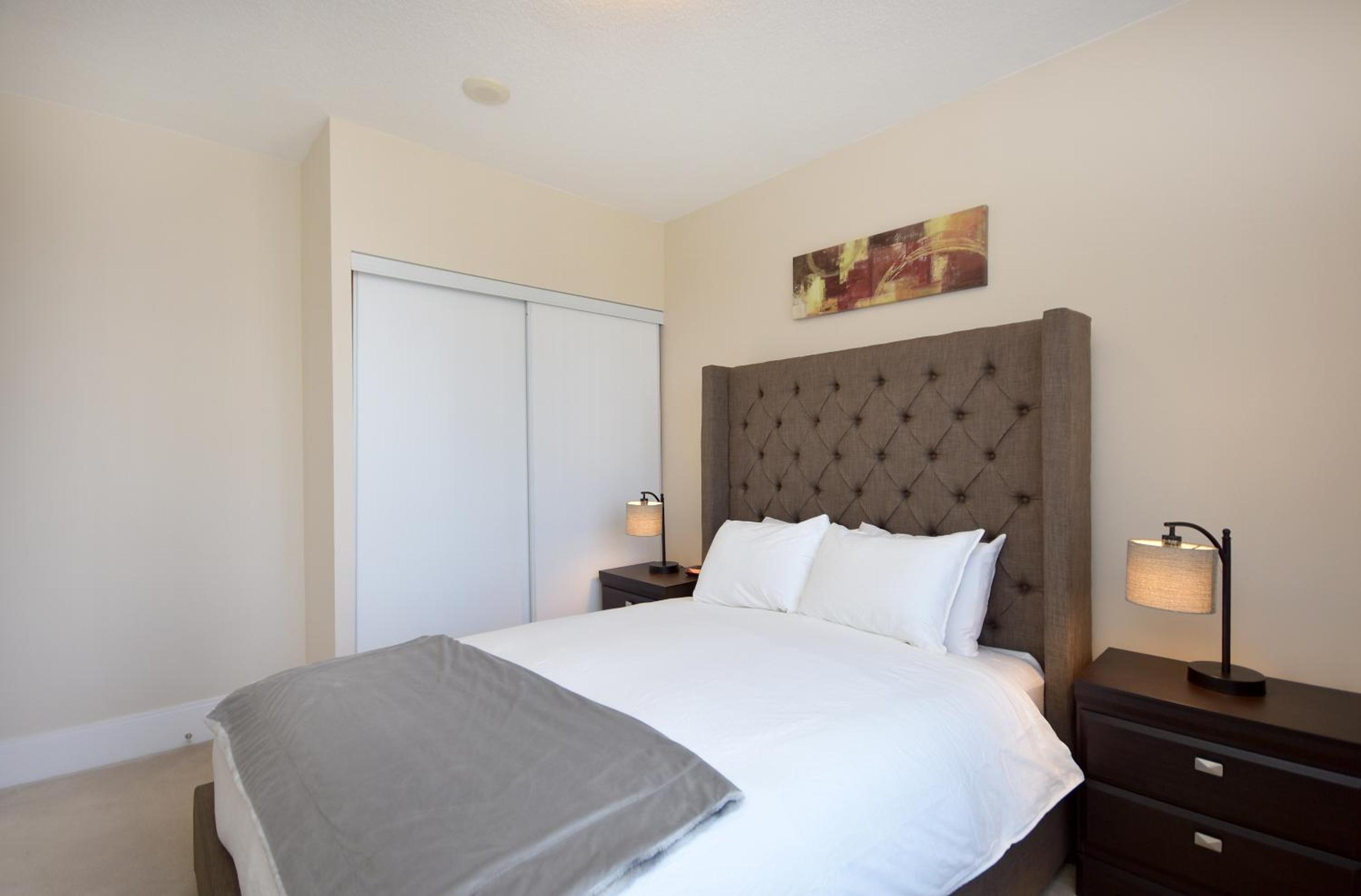 Royal Stays Furnished Apartments - Square One