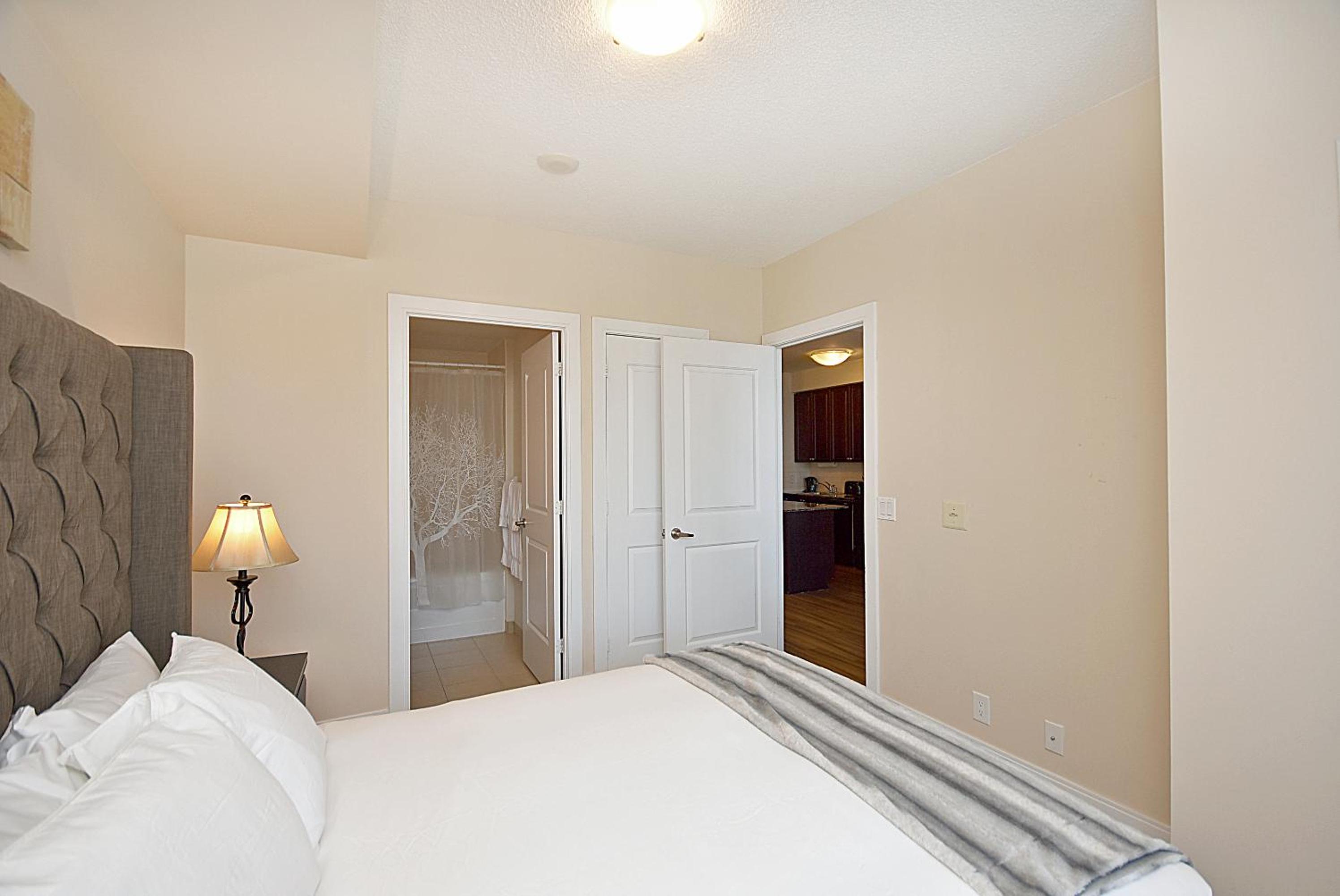 Royal Stays Furnished Apartments - Square One