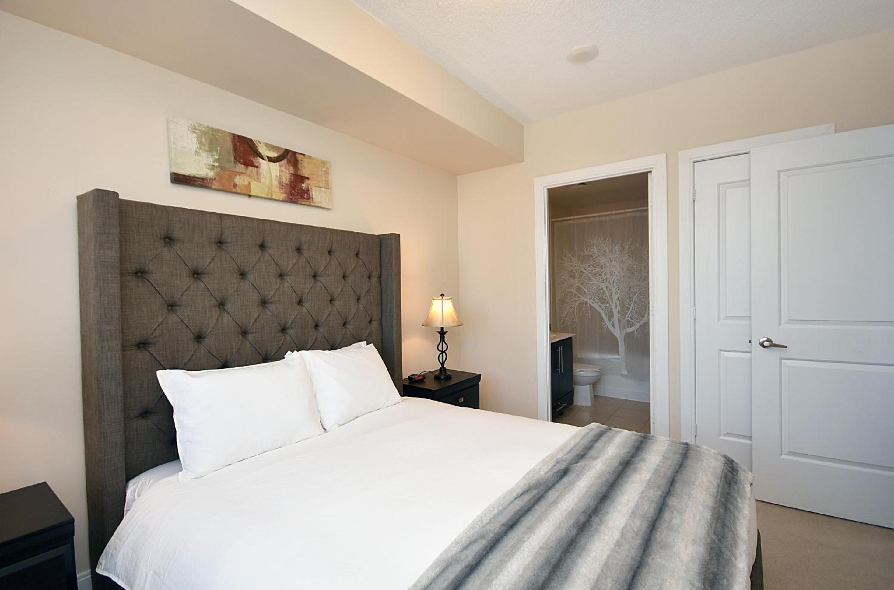 Royal Stays Furnished Apartments - Square One