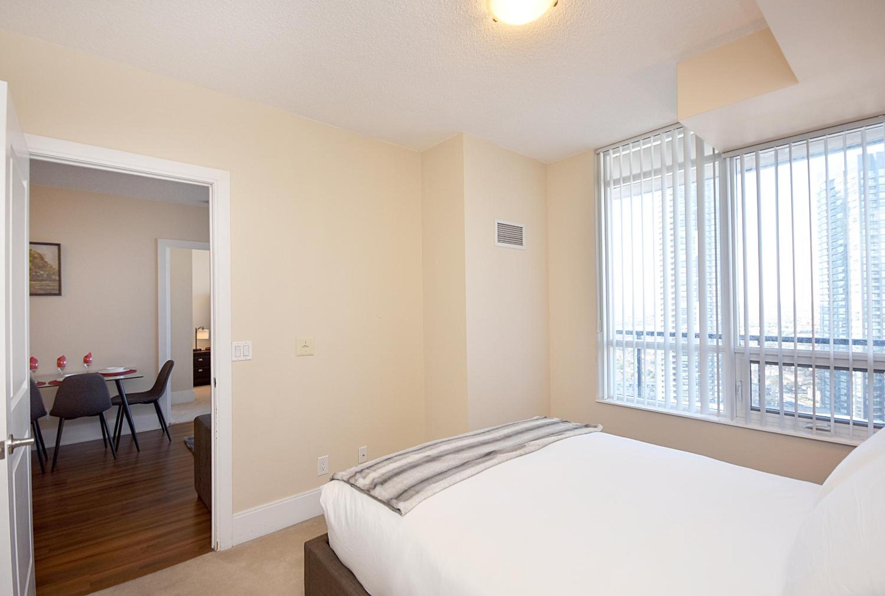 Royal Stays Furnished Apartments - Square One