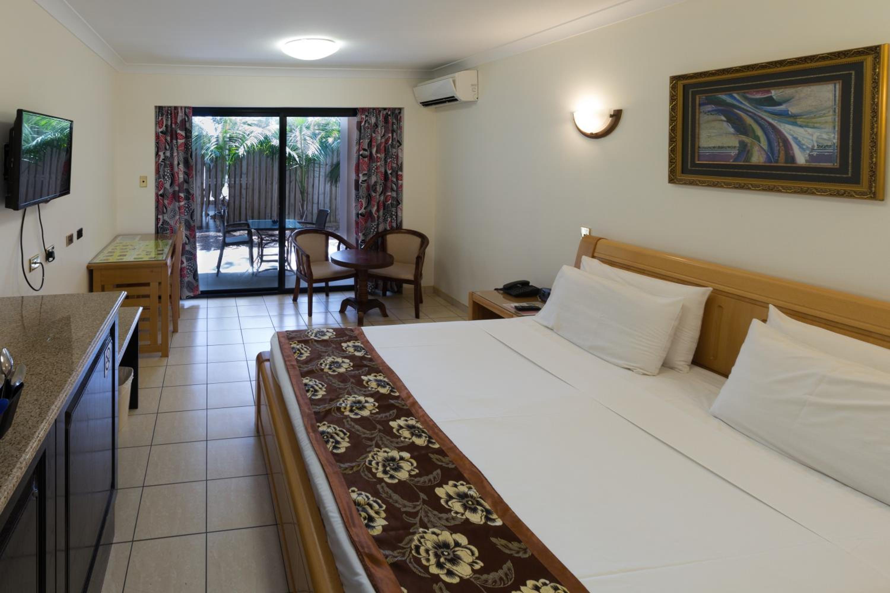 Novena Palms Motel