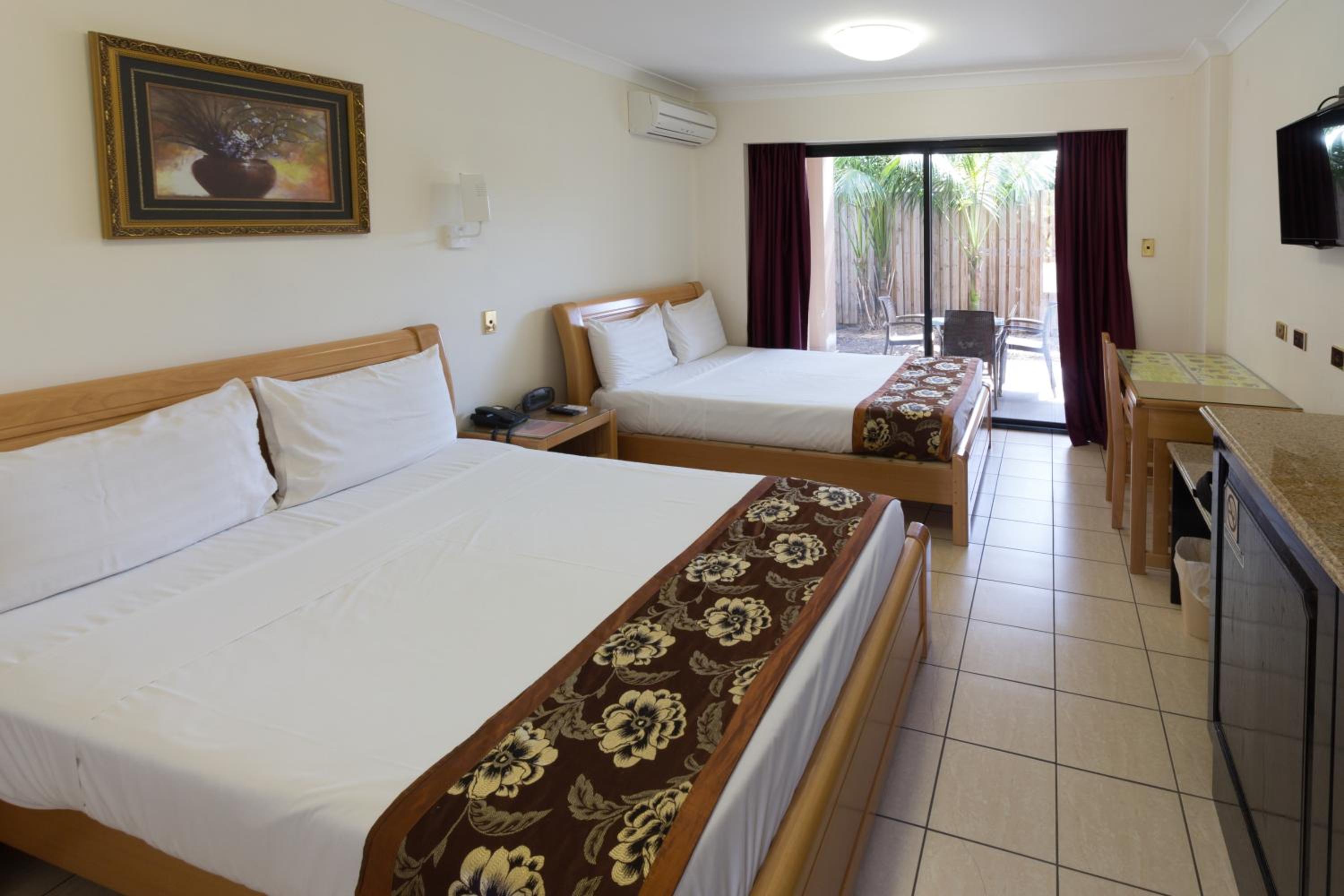 Novena Palms Motel
