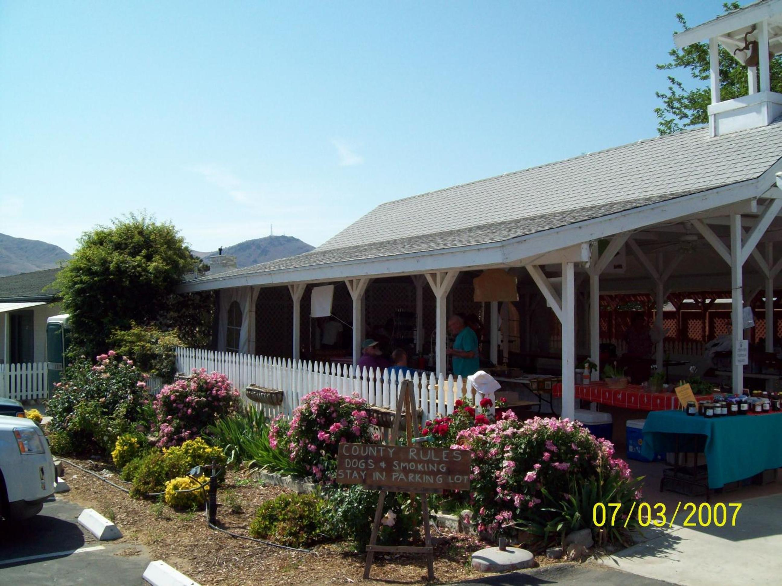 Lakeshore Lodge