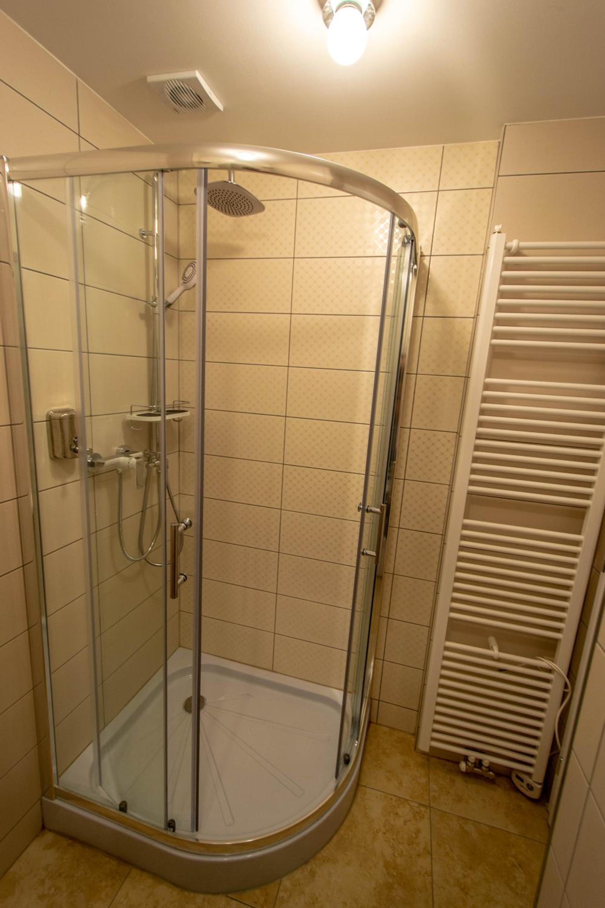 Pastel Art Deco 3BDR Ruterra Apt