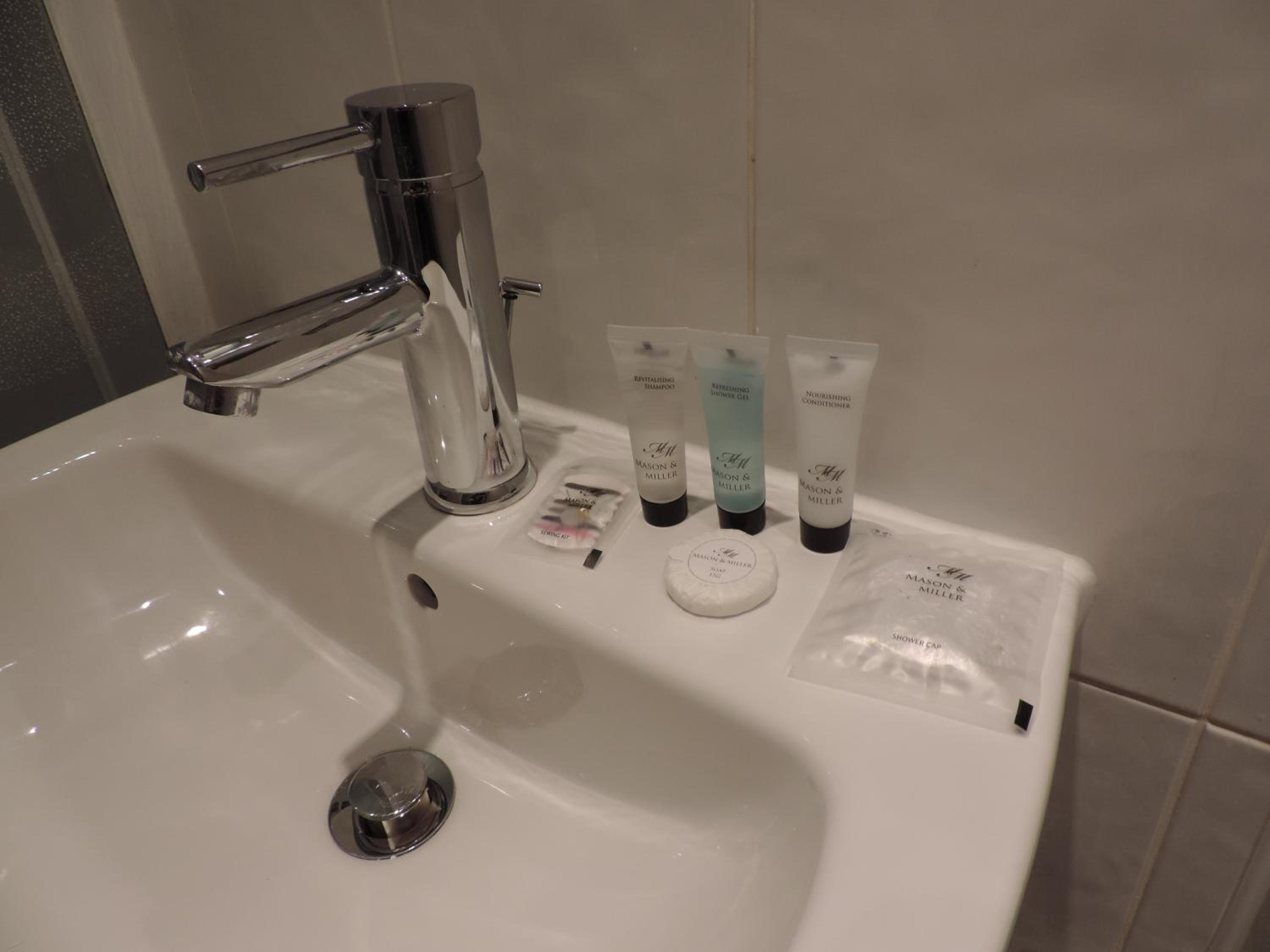 5 Bed Camberley Airport Accommodation view 5