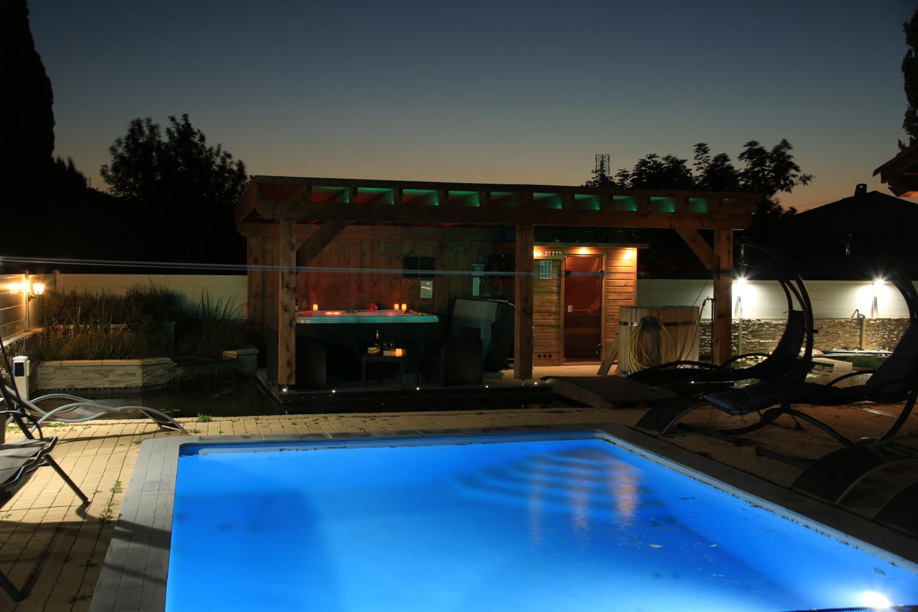 Photo 10