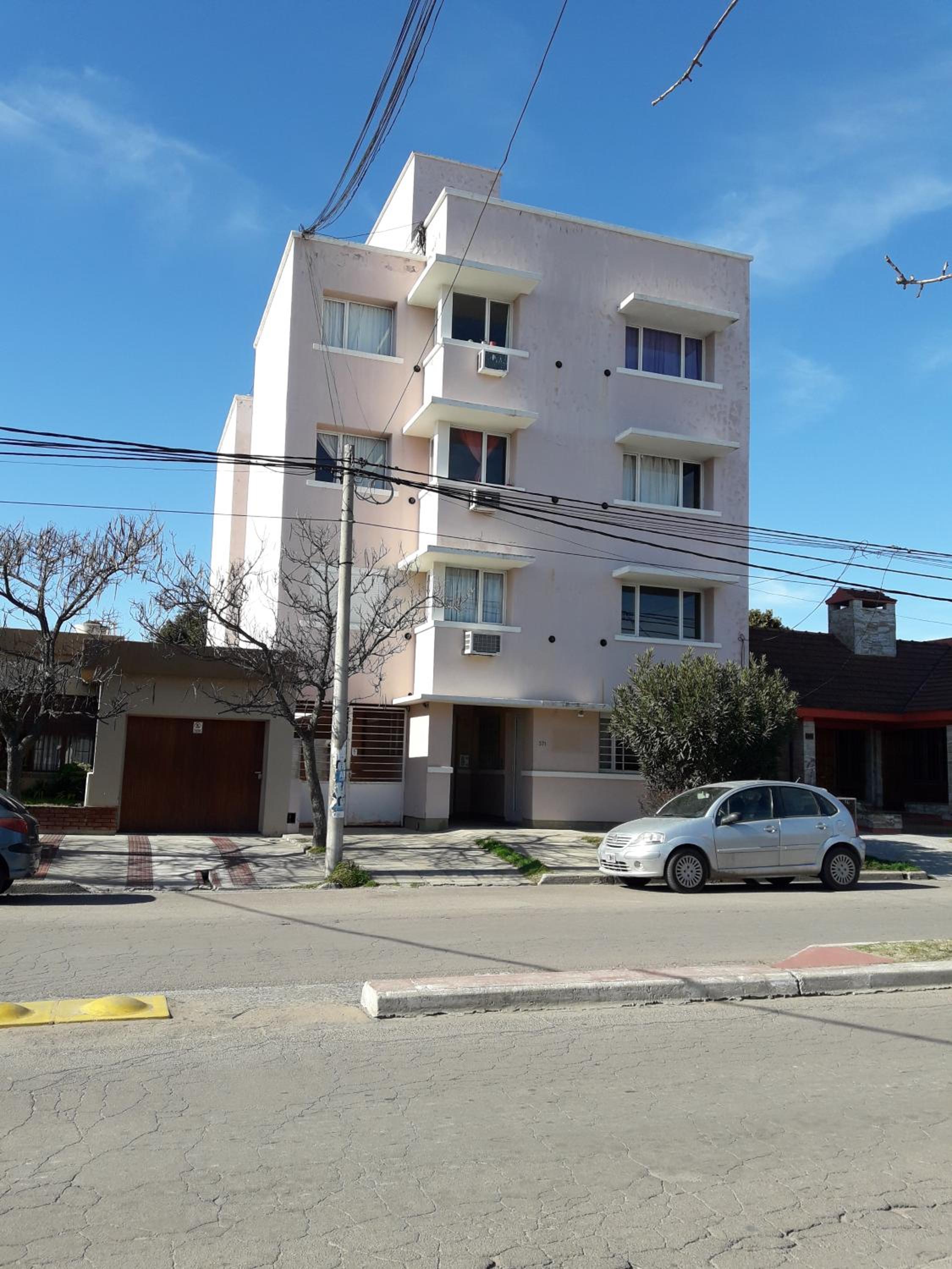 Departamento Avda Belgrano Sur 367 con Cochera Privada