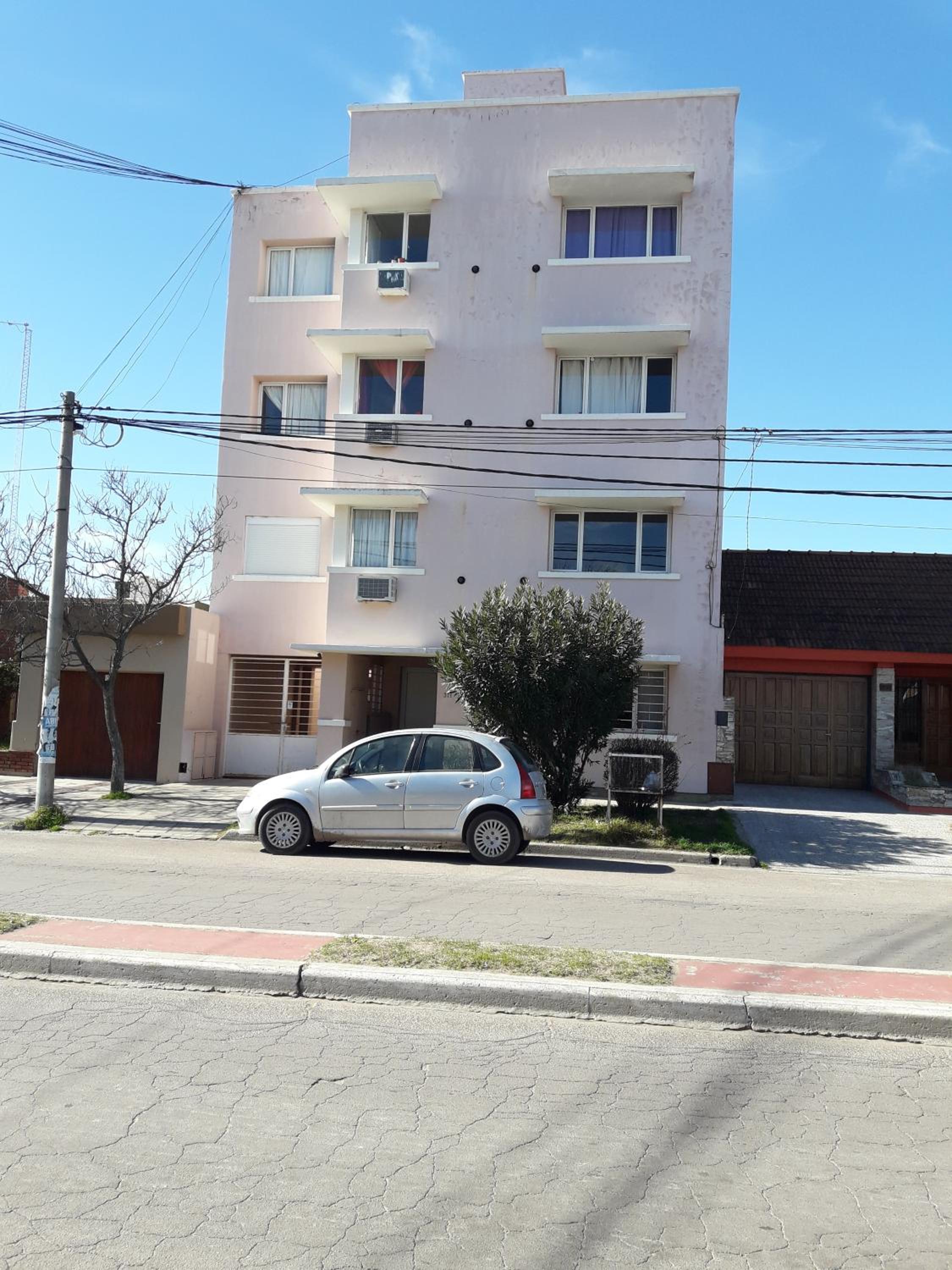Departamento Avda Belgrano Sur 367 con Cochera Privada