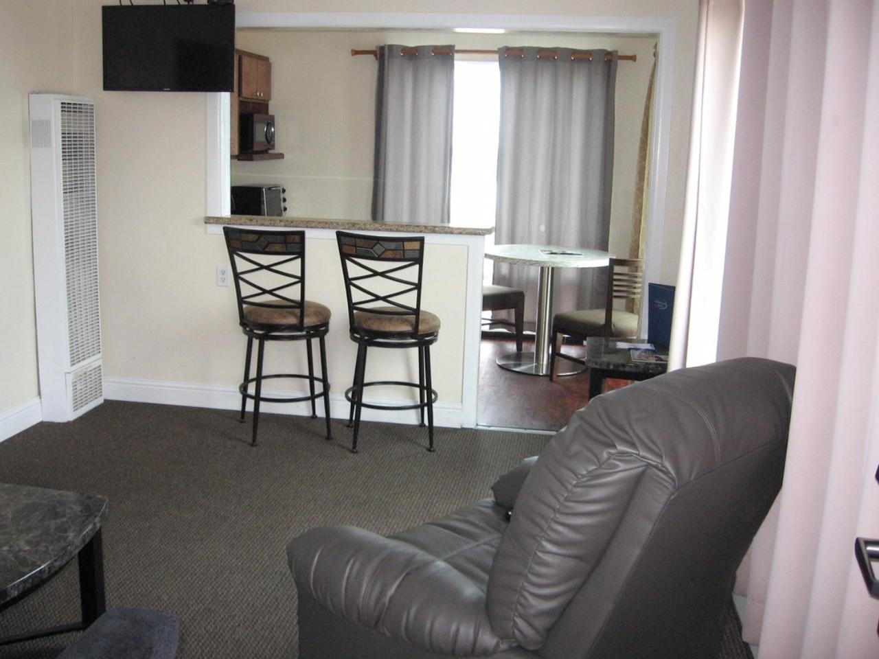Dolphin Cove Motel