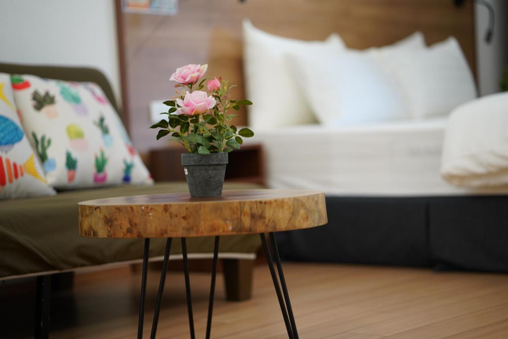 Elegant Studio Yet Kieu