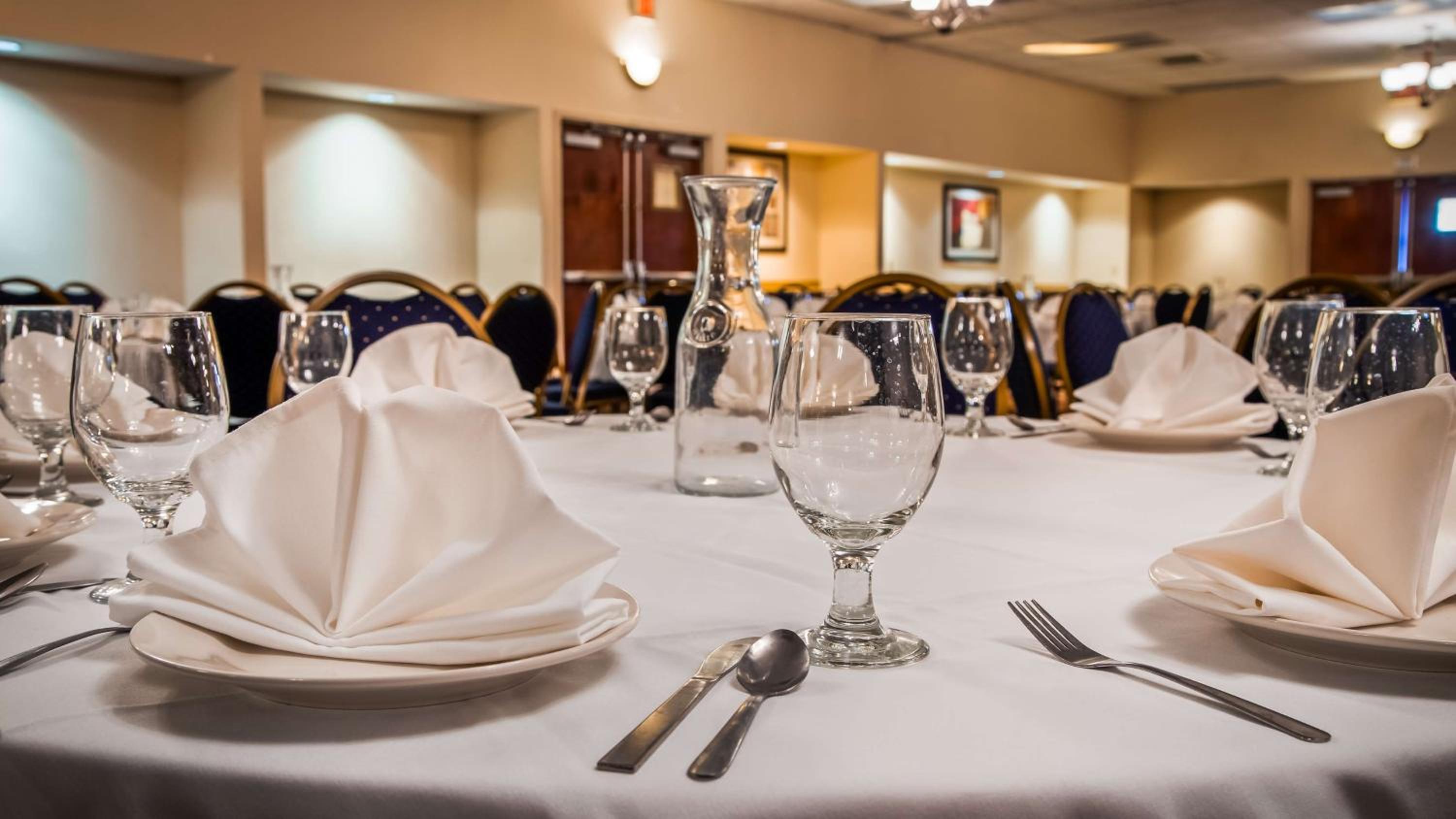 Rock Island Inn & Suites Marshalltown