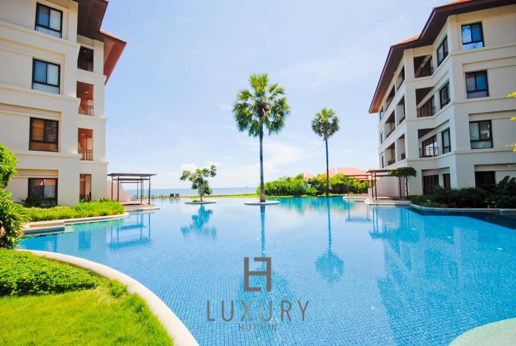 5 Bedroom Amazing Condo On The Beach Santi view 4