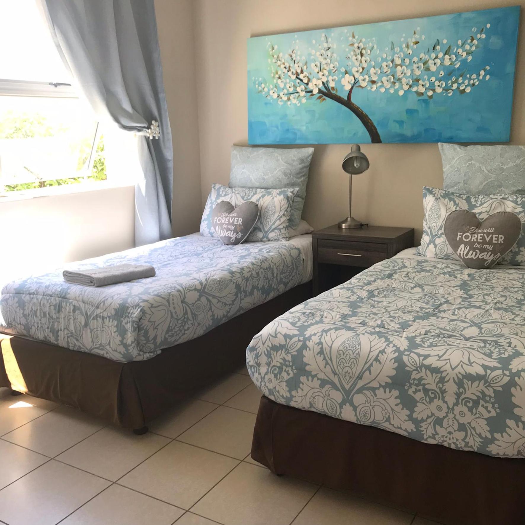 Bay Breeze Guesthouse Selfcatering - Image 4