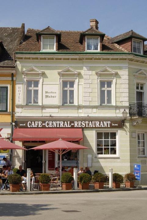 Madar Café Central Melk