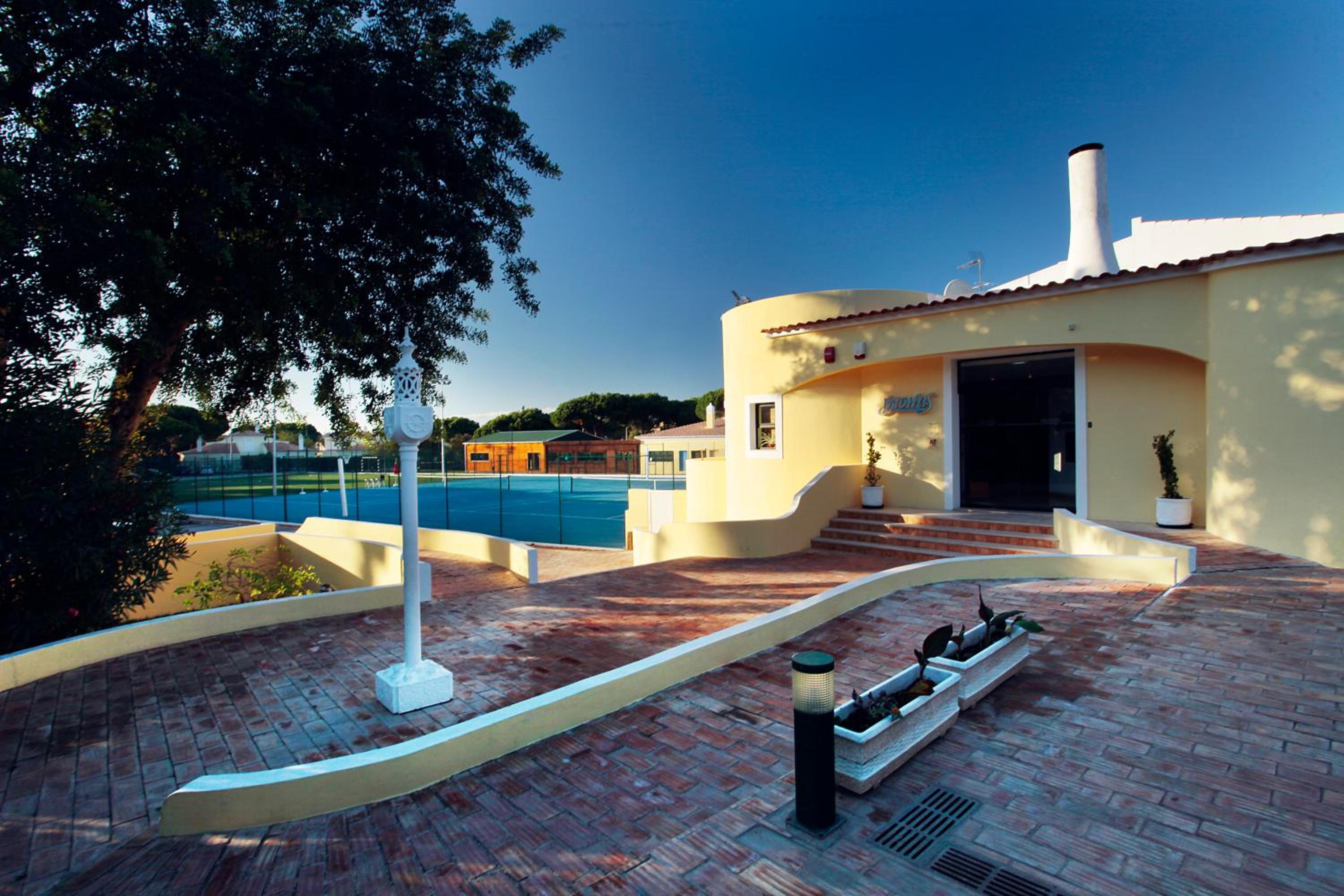 Hotel Browns Sports Resort - Image 1