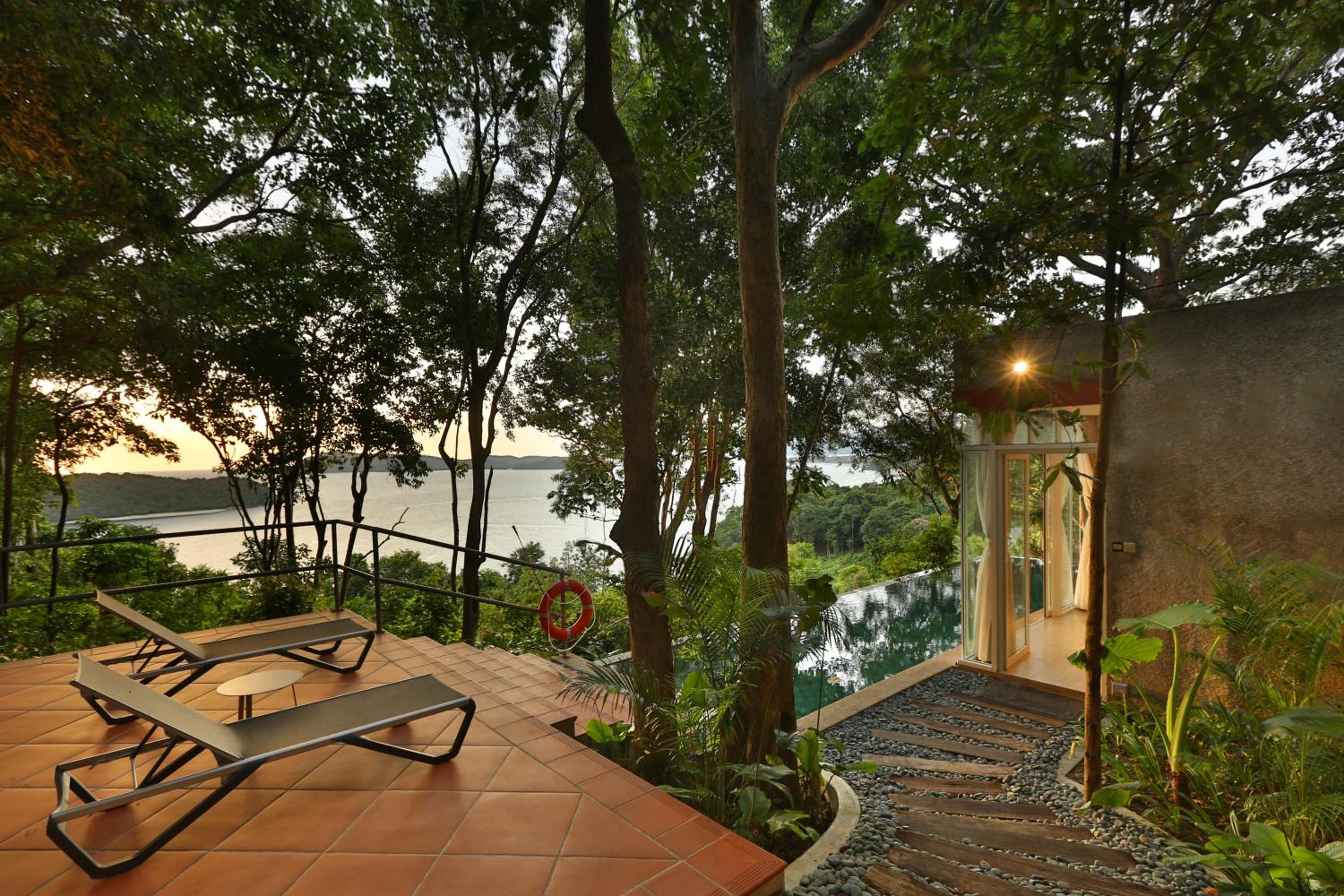 Ambong Pool Villas - Private Pool photo 3