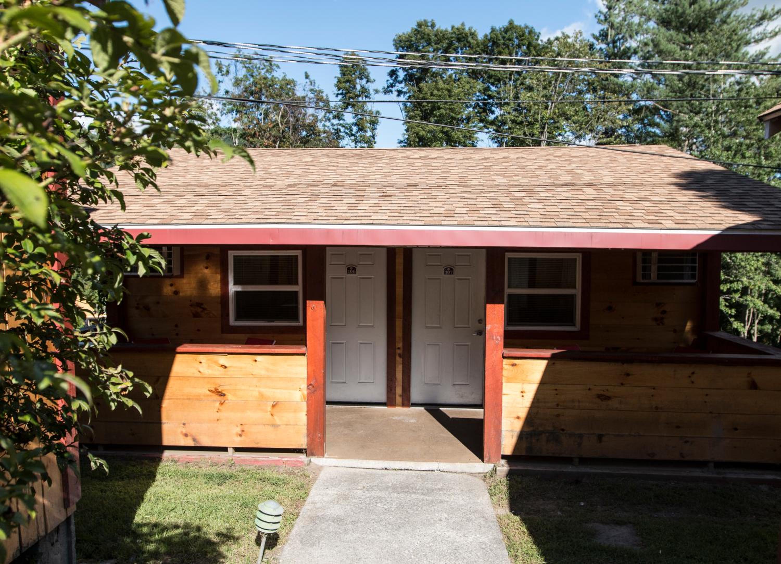 King Hendrick Motel and Suites