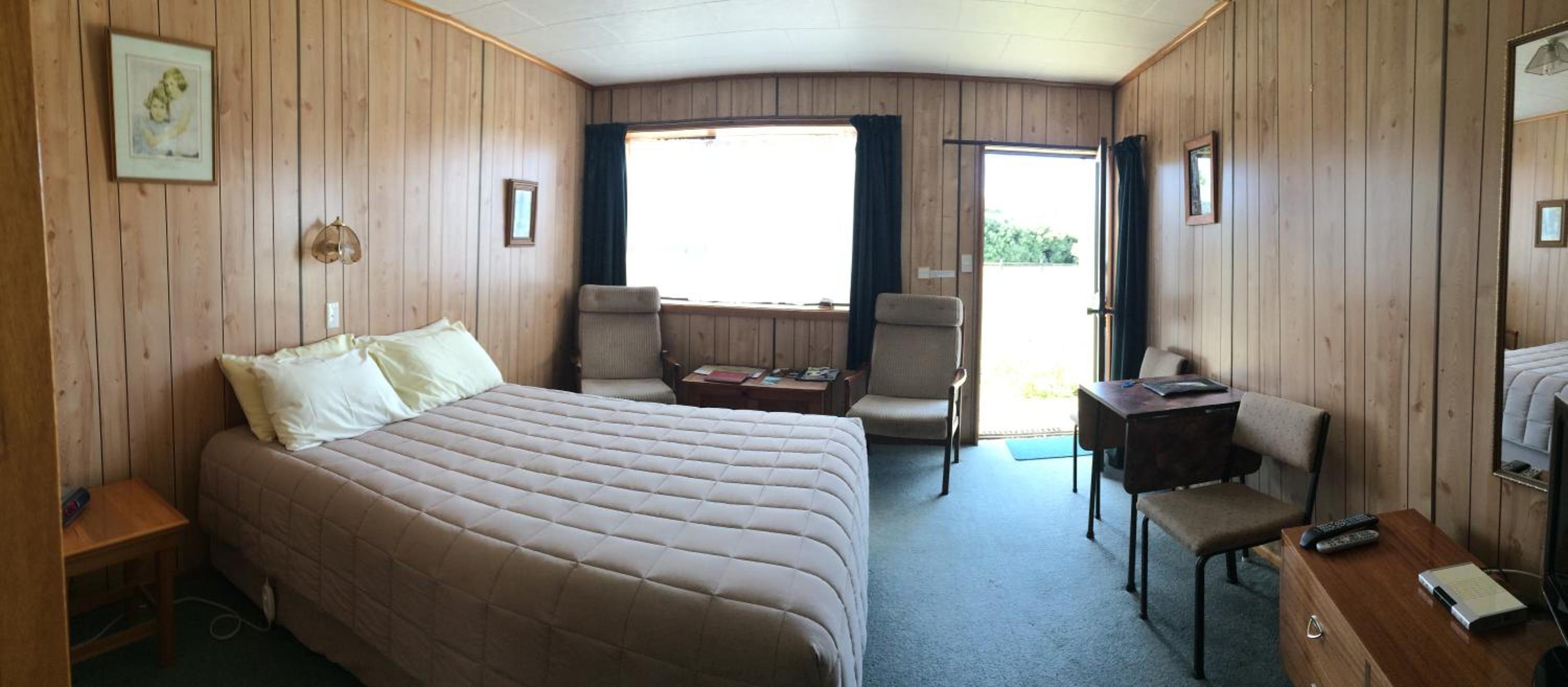 Owaka Lodge Motel view 3