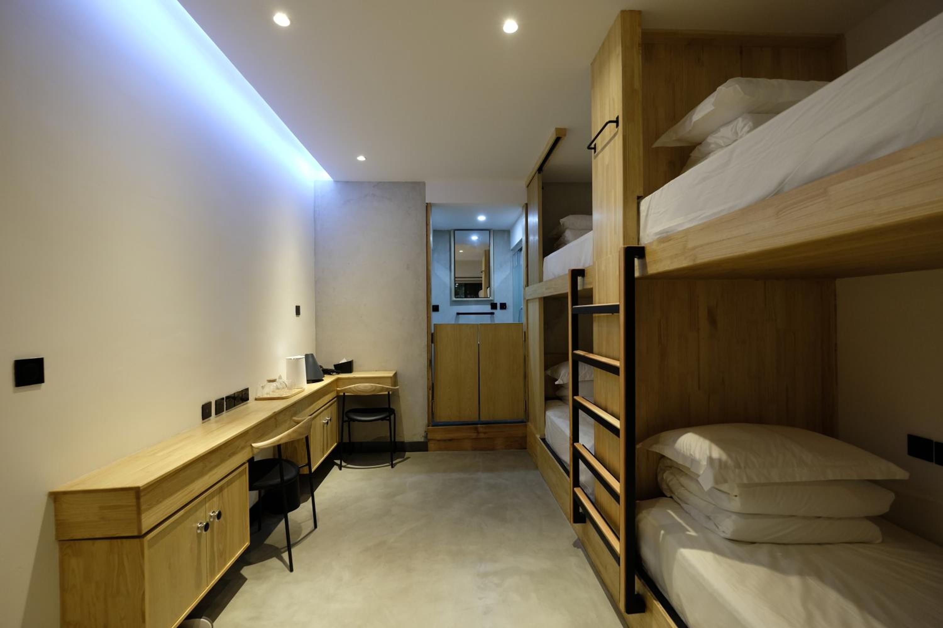 DaLi LOFT Travelling With Hostel