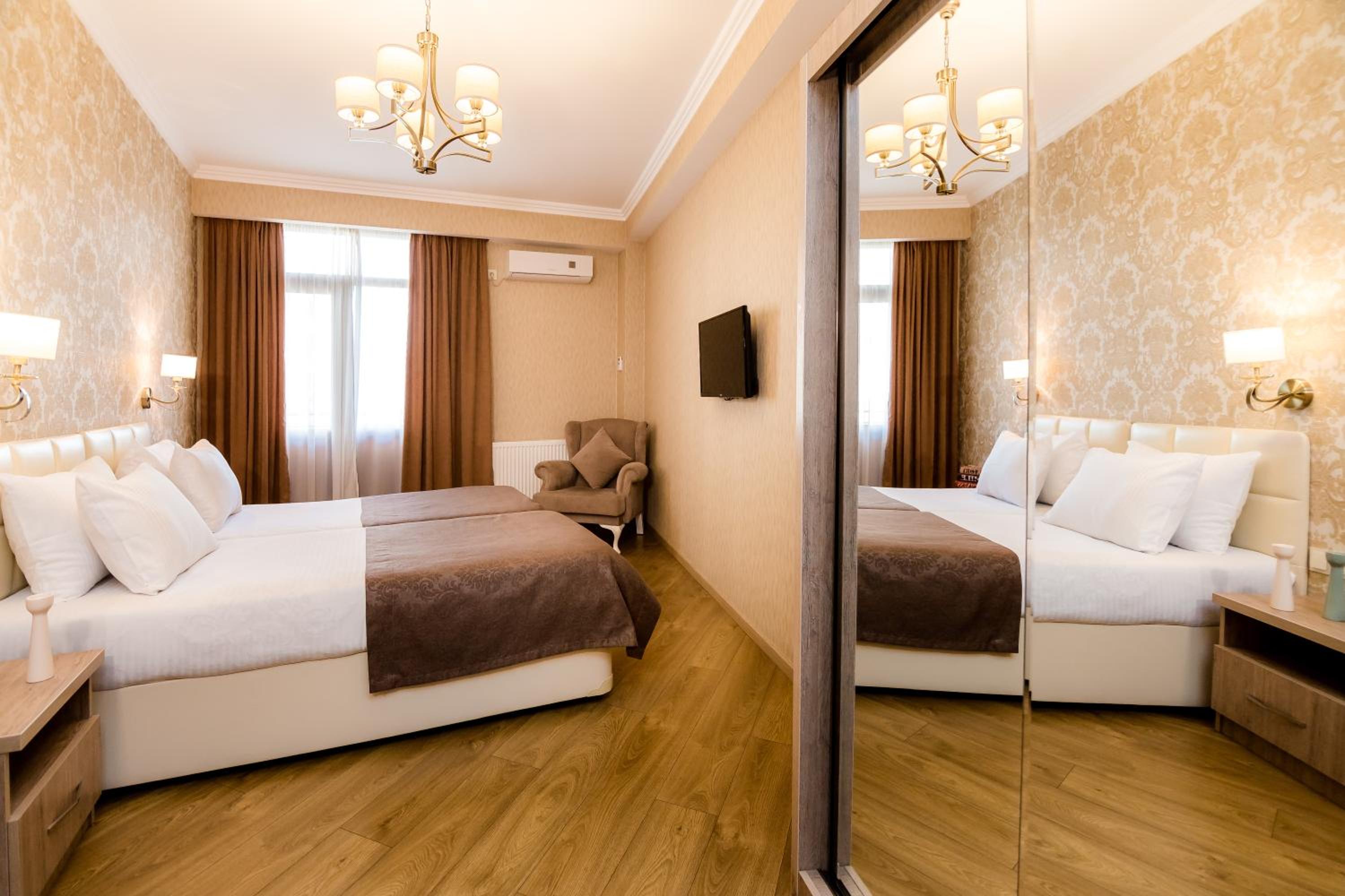 Dat Exx Apartments