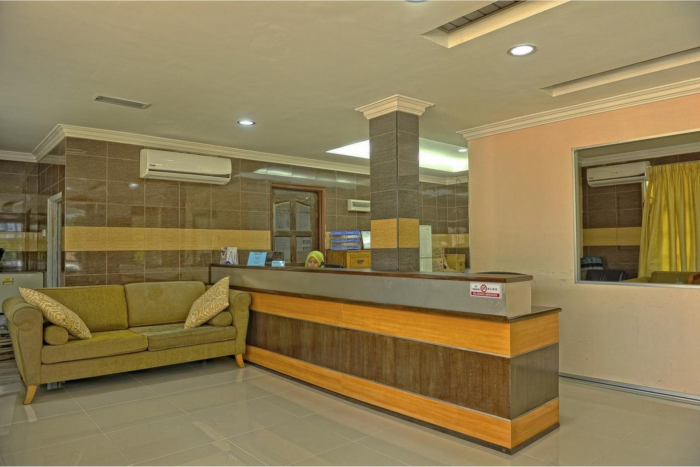 Penarak Bamboo Beach Motel