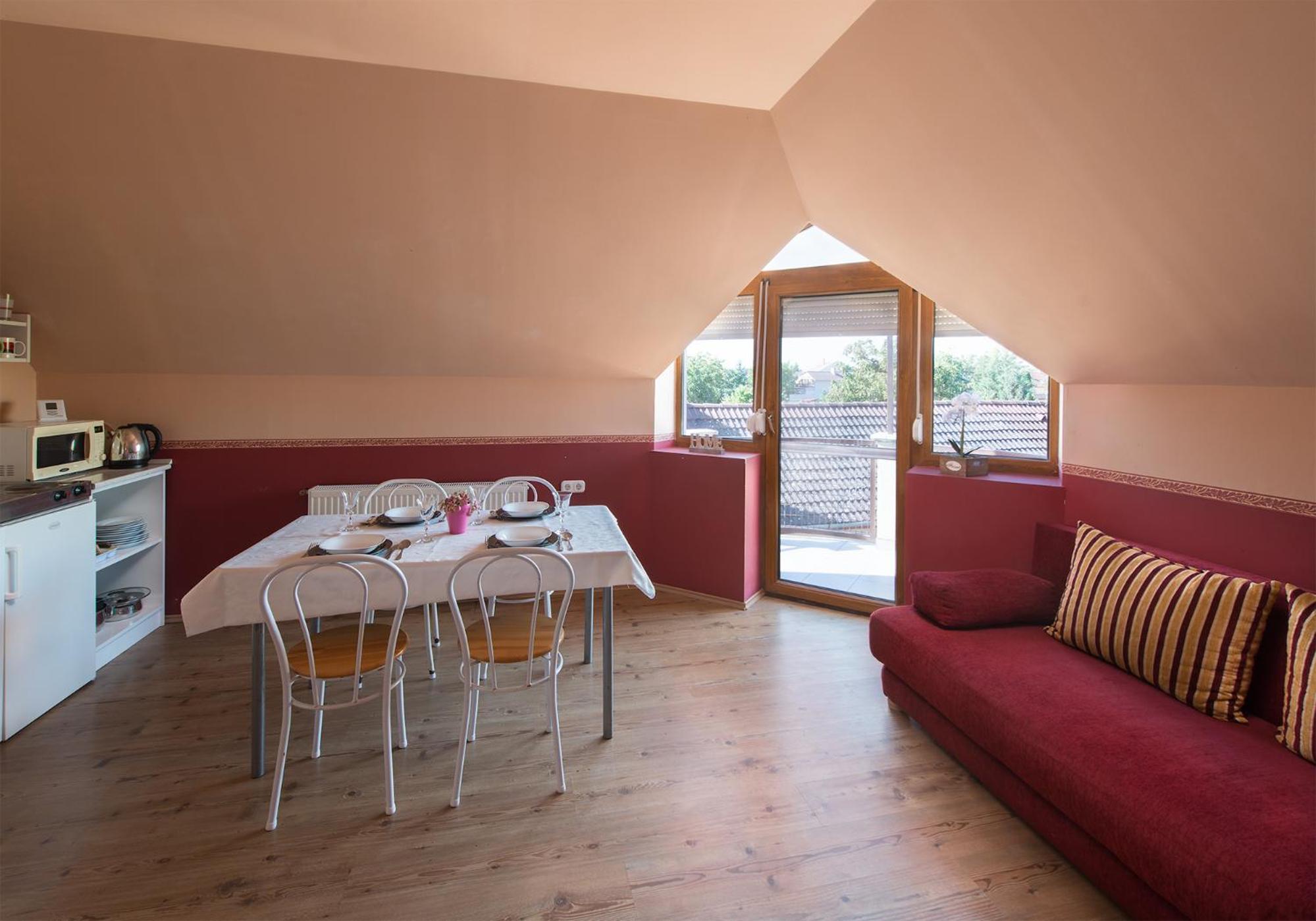 Aranyló Apartmanház - Quiet Studios with Balcony
