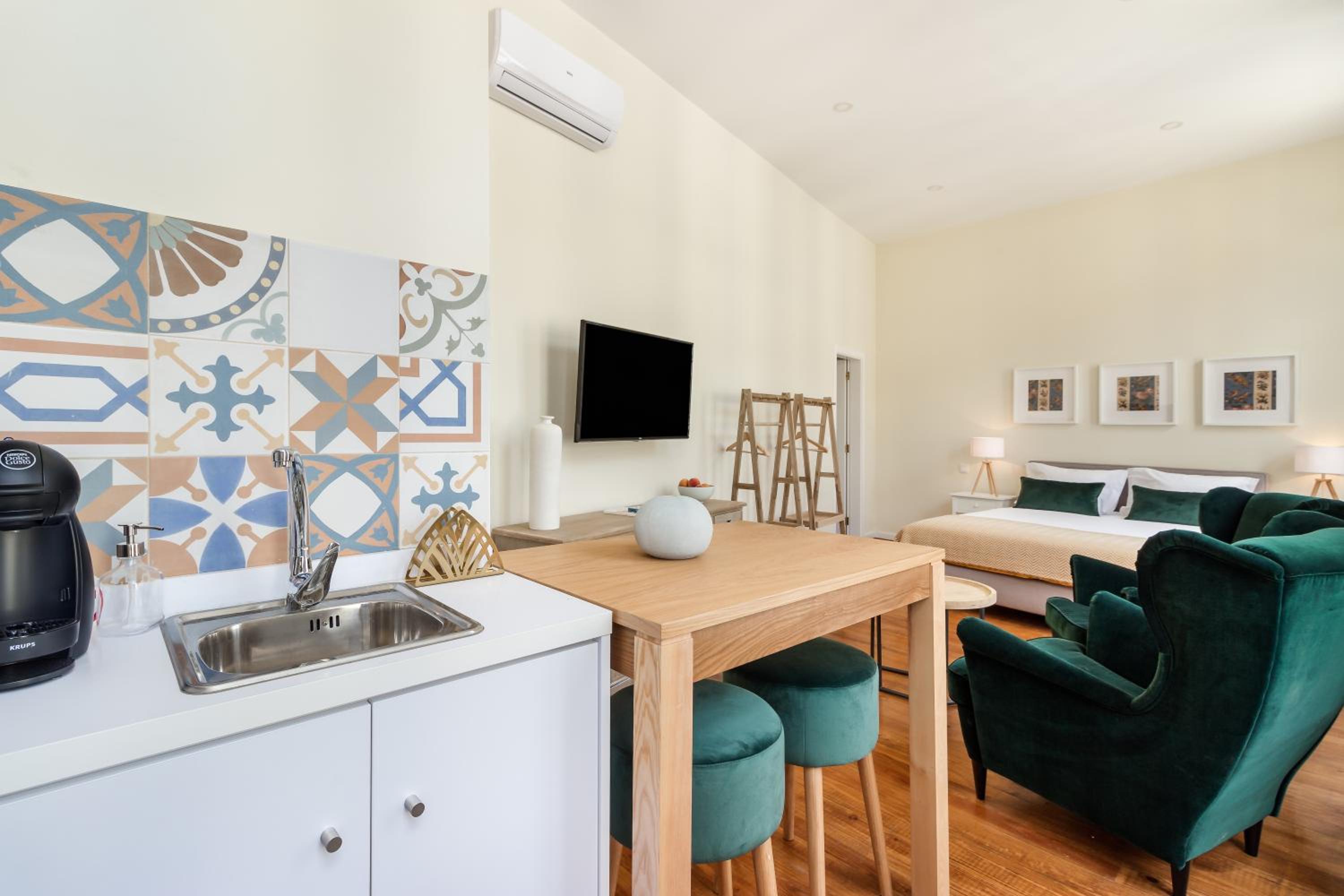 FAISAMA • Porto Apartments