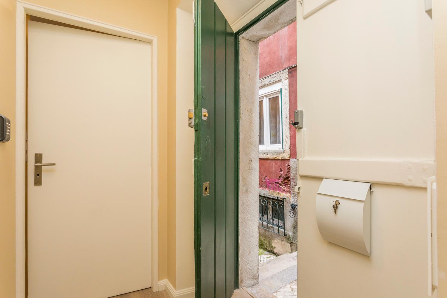 Brand new and cozy Alfama Experience view 5