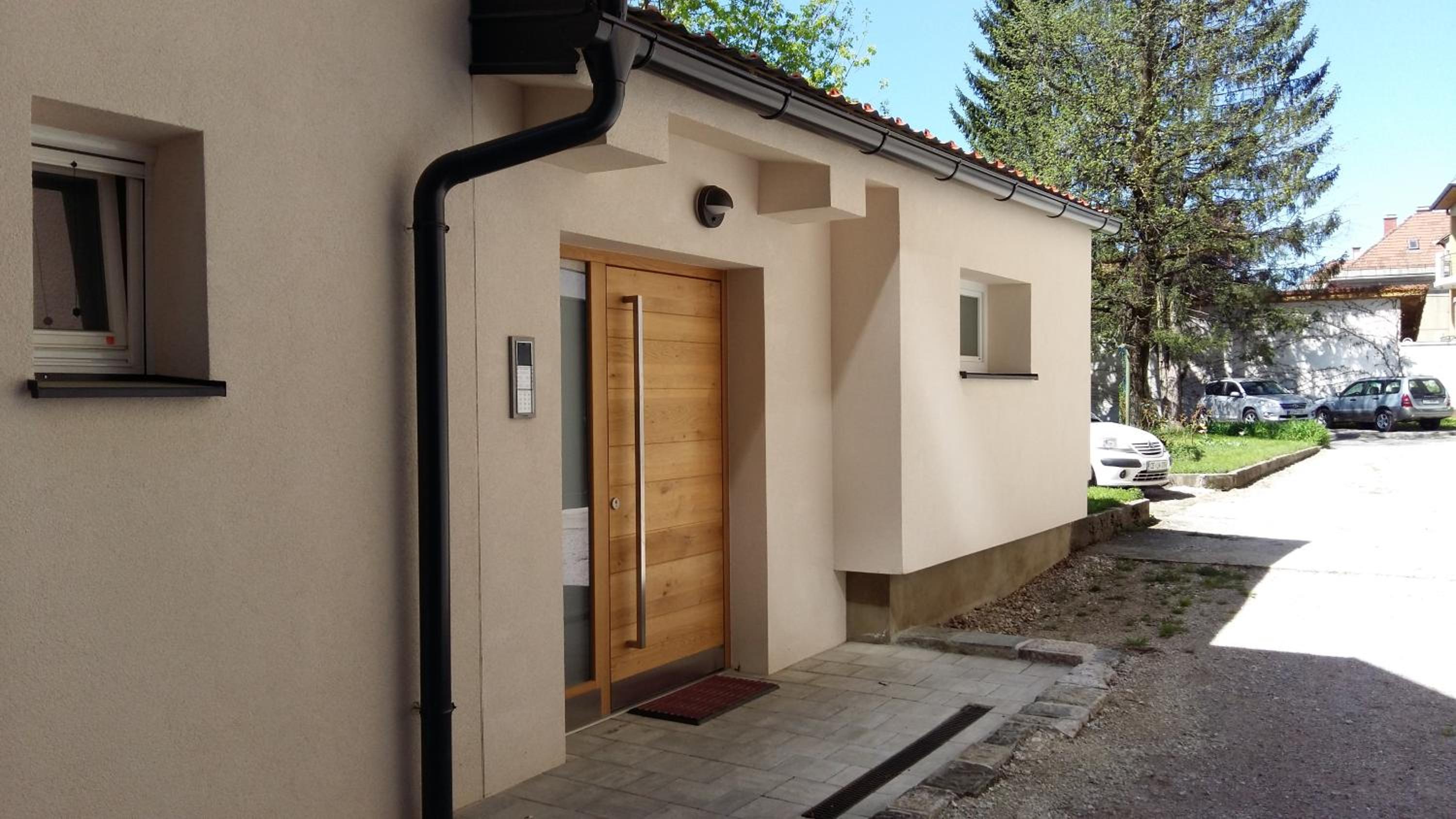 Hotel Central Apartments with Parking - Image 1