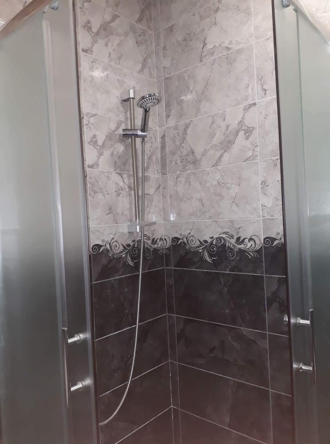 Mariamis hous en Batumi — bathroom